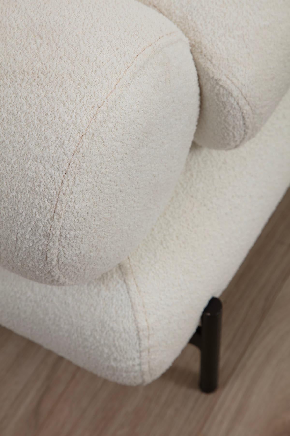 Livorno - White in Weiss präsentiert im Onlineshop von KAQTU Design AG. 2er Sofa ist von Atelier Del Sofa