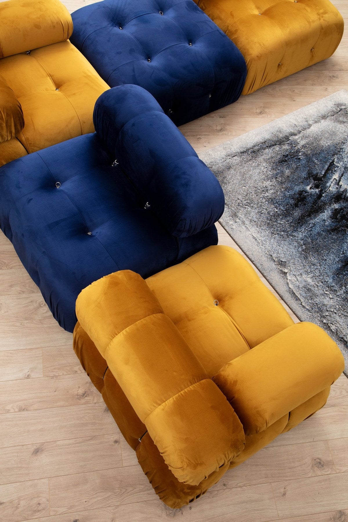 Runder Pouf Bubble Tuffet in Blau mit Polyesterbezug, Buchenholz-Spanplatten-Gestell und schwarzen Kunststoffbeinen, Modell von Atelier Del Sofa