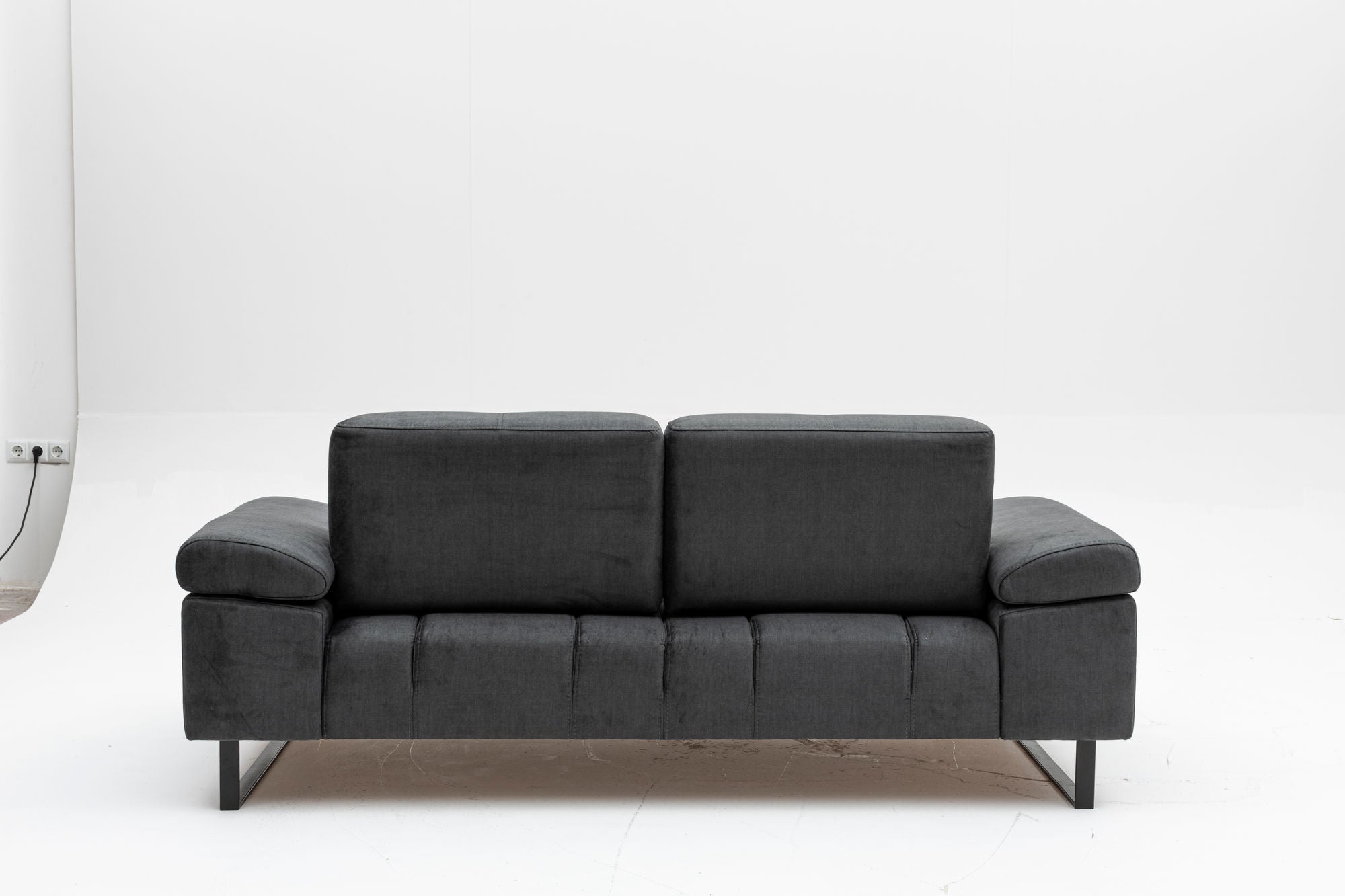 Mustang - Anthracite in Anthrazit präsentiert im Onlineshop von KAQTU Design AG. Bettsofa ist von Atelier Del Sofa