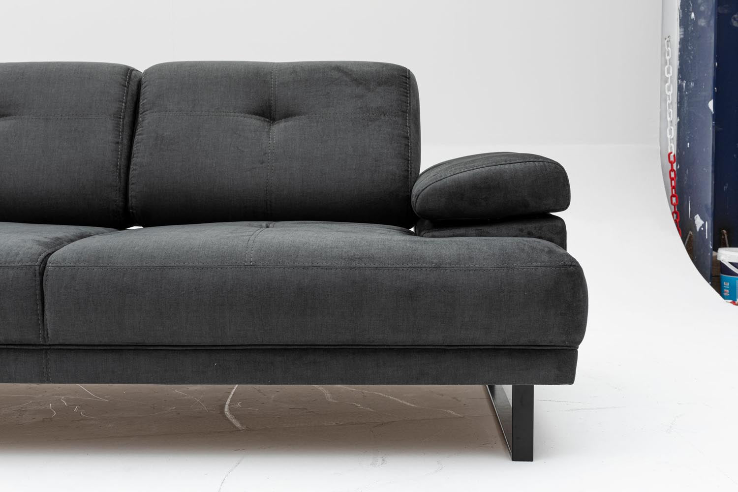 Mustang - Anthracite in Anthrazit präsentiert im Onlineshop von KAQTU Design AG. Bettsofa ist von Atelier Del Sofa