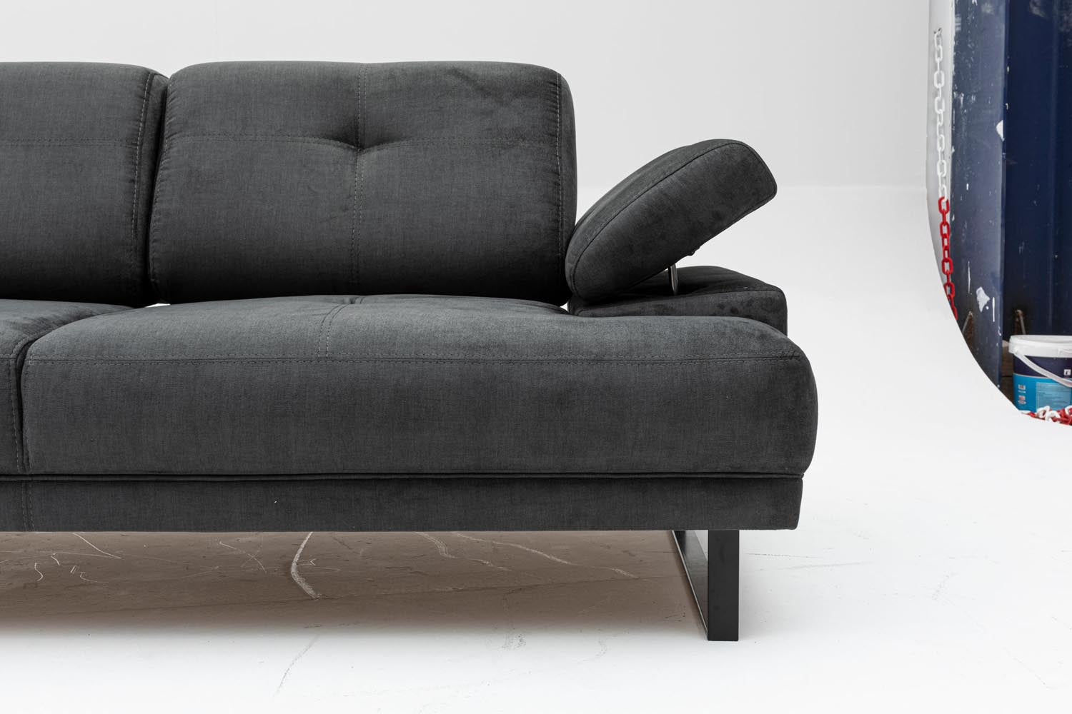 Mustang - Anthracite in Anthrazit präsentiert im Onlineshop von KAQTU Design AG. Bettsofa ist von Atelier Del Sofa