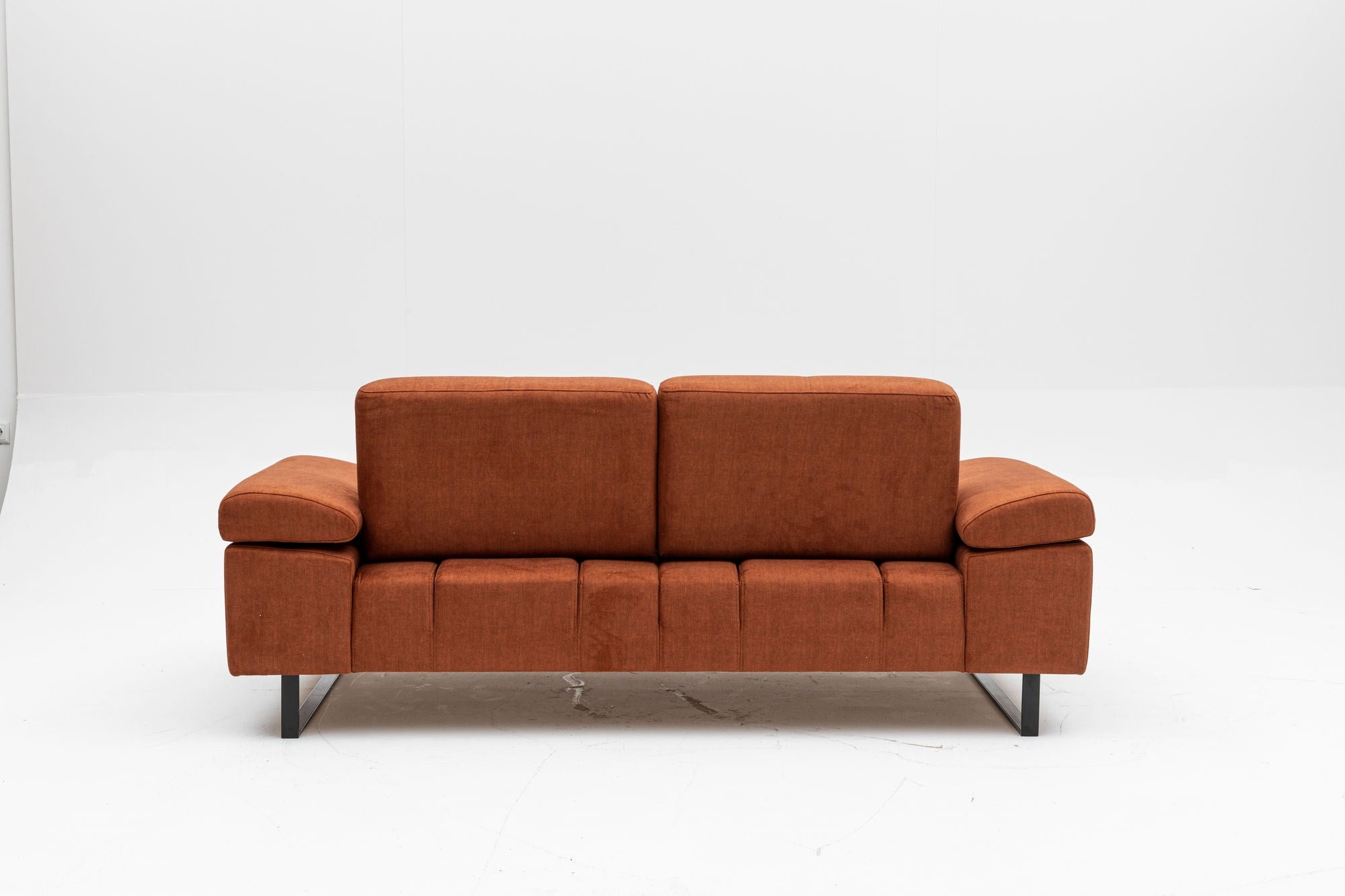Mustang - Orange in Orange präsentiert im Onlineshop von KAQTU Design AG. Bettsofa ist von Atelier Del Sofa