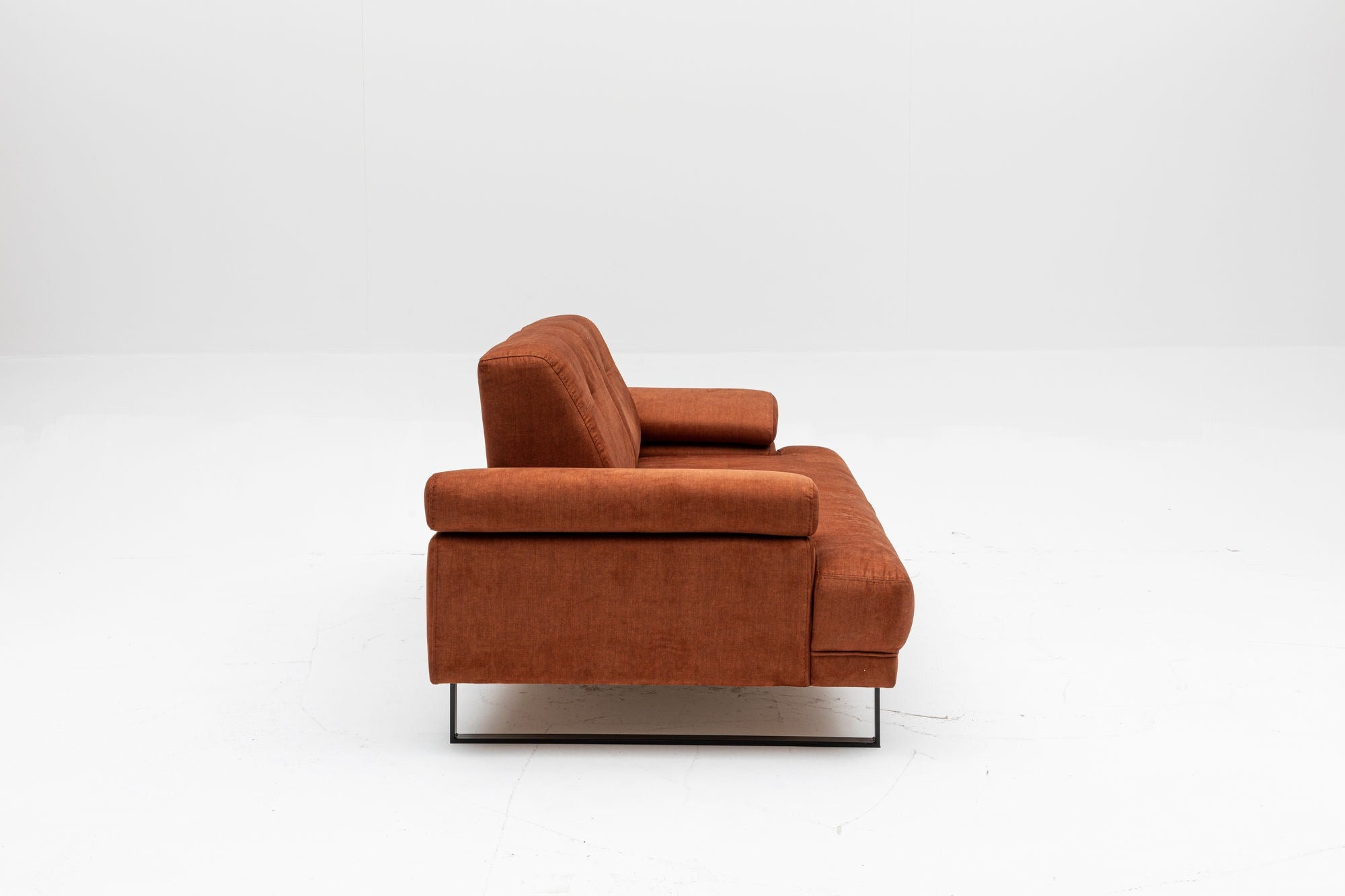 Mustang - Orange in Orange präsentiert im Onlineshop von KAQTU Design AG. Bettsofa ist von Atelier Del Sofa