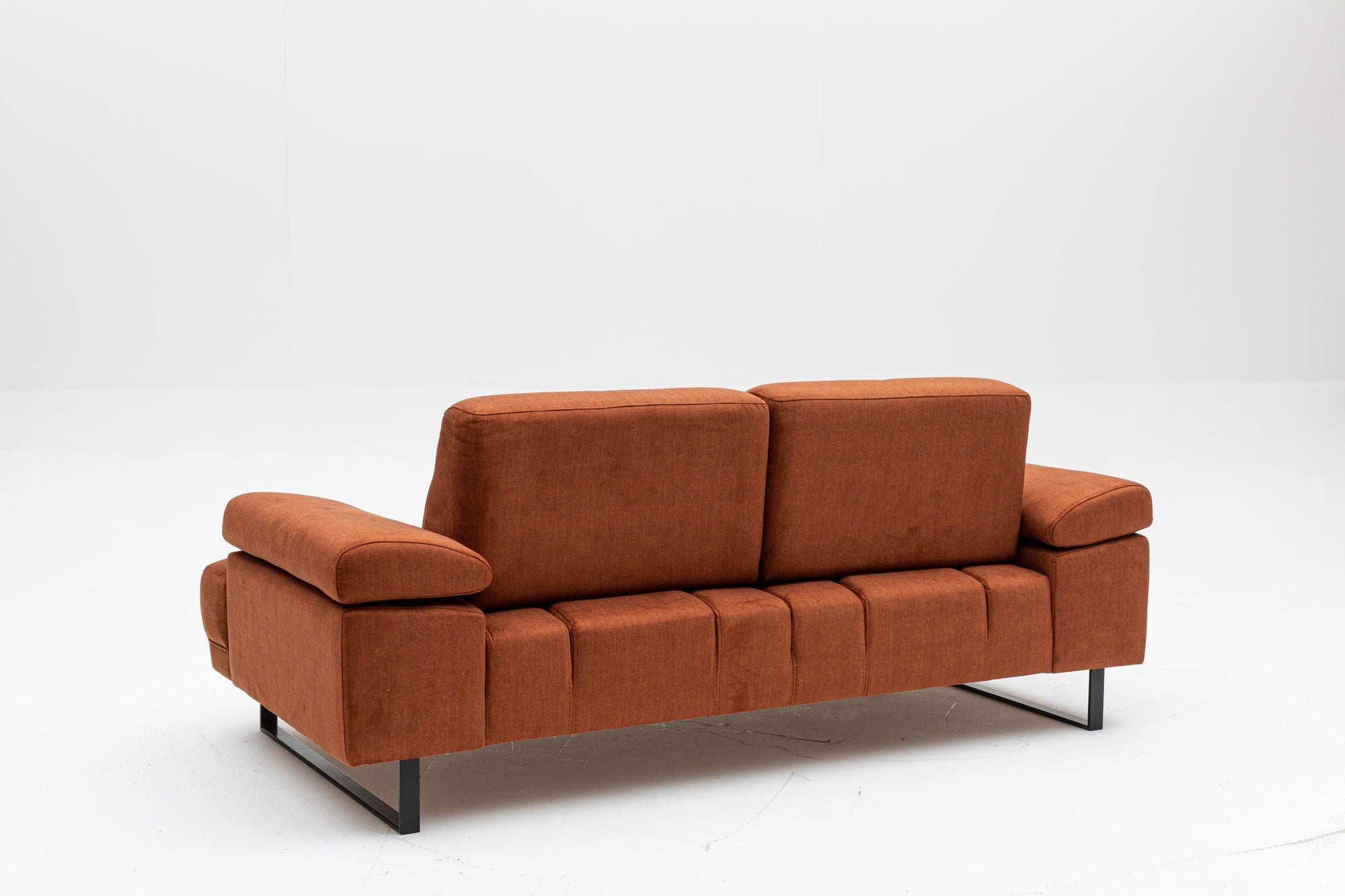 Mustang - Orange in Orange präsentiert im Onlineshop von KAQTU Design AG. Bettsofa ist von Atelier Del Sofa