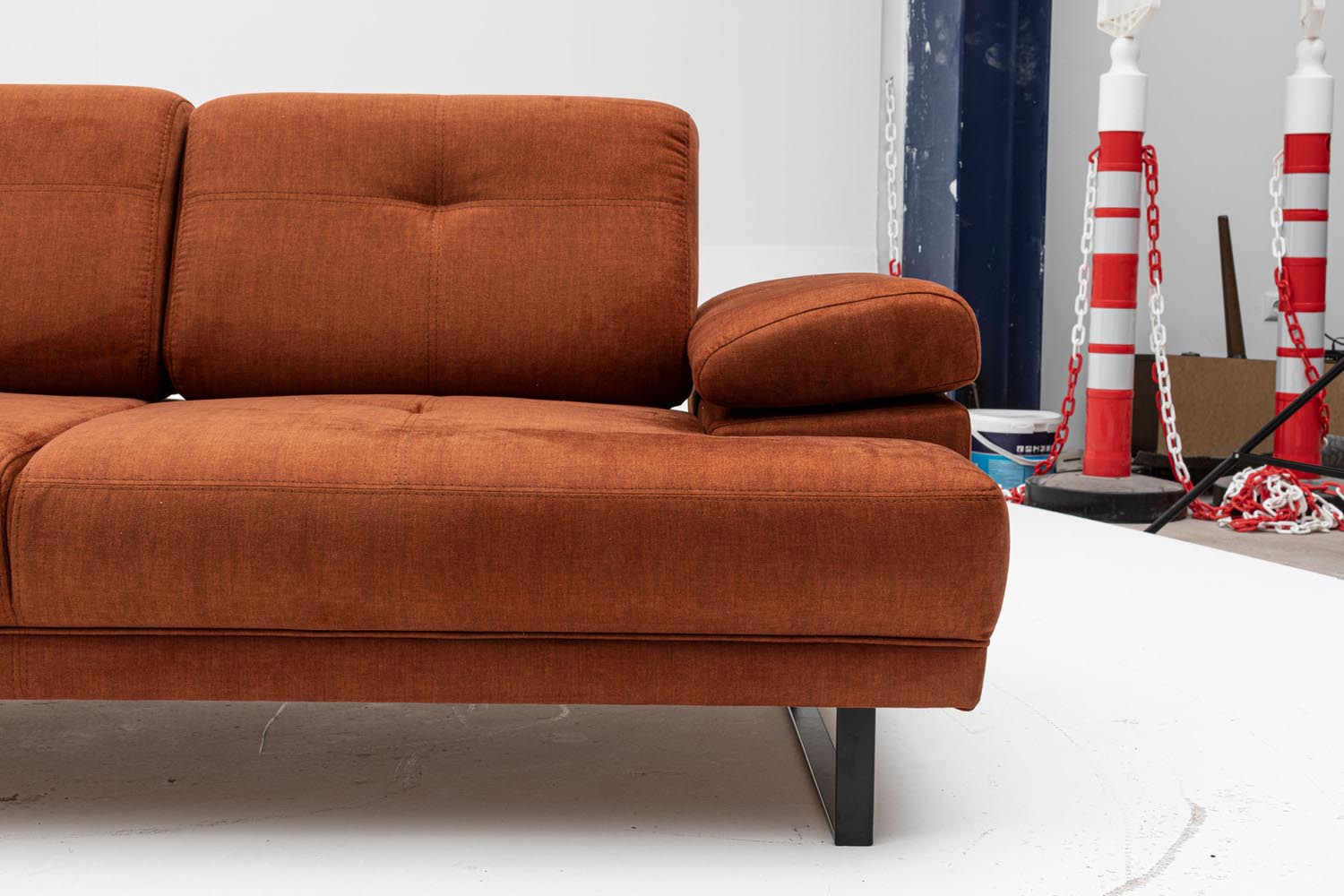 Mustang - Orange in Orange präsentiert im Onlineshop von KAQTU Design AG. Bettsofa ist von Atelier Del Sofa
