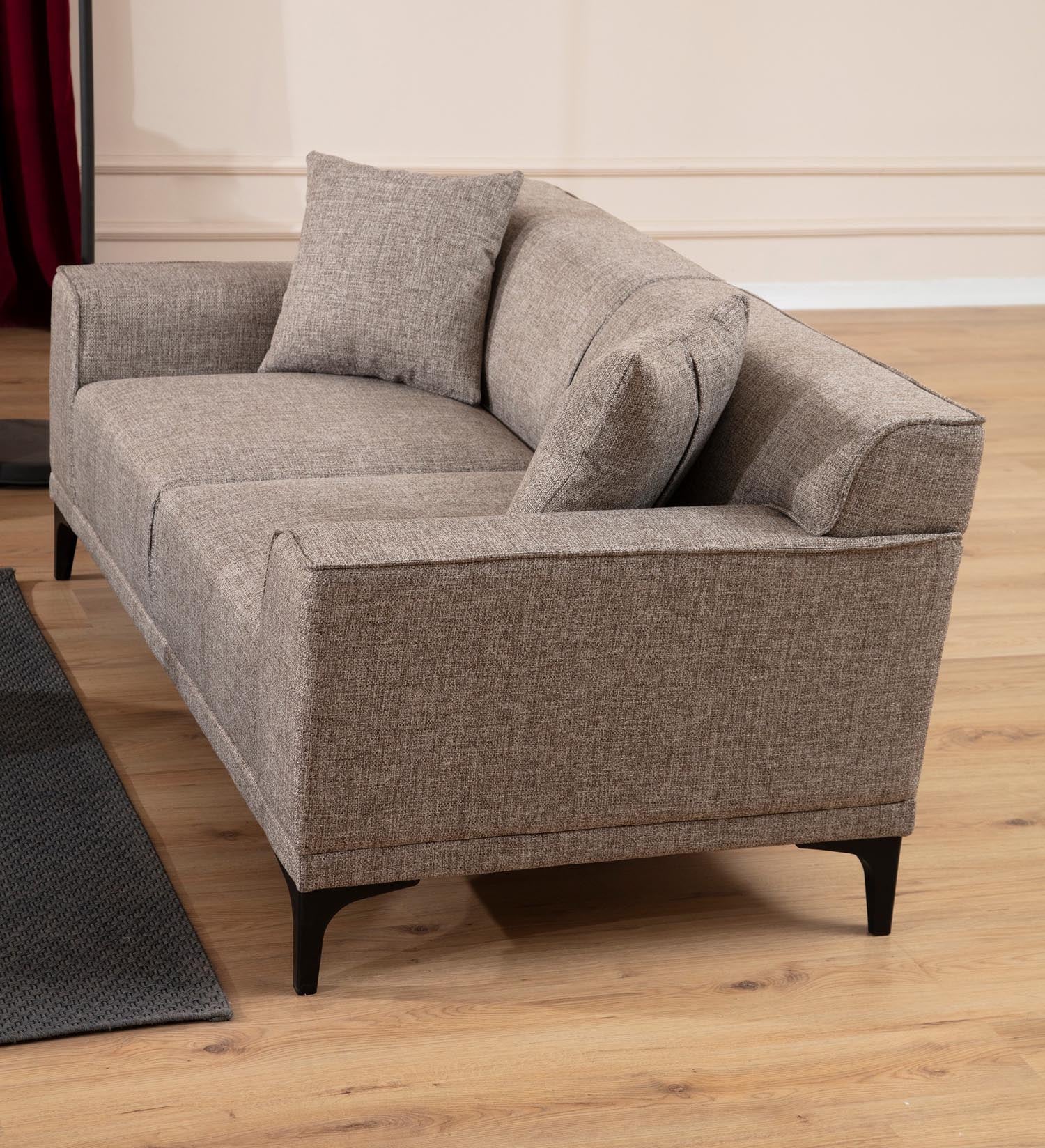 Petra 3 - Fawn in Reh präsentiert im Onlineshop von KAQTU Design AG. 3er Sofa ist von Atelier Del Sofa