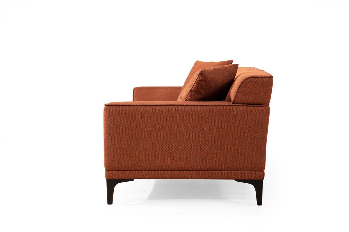 Petra 3 3er Sofa - Orange in Orange präsentiert im Onlineshop von KAQTU Design AG. 3er Sofa ist von Atelier Del Sofa
