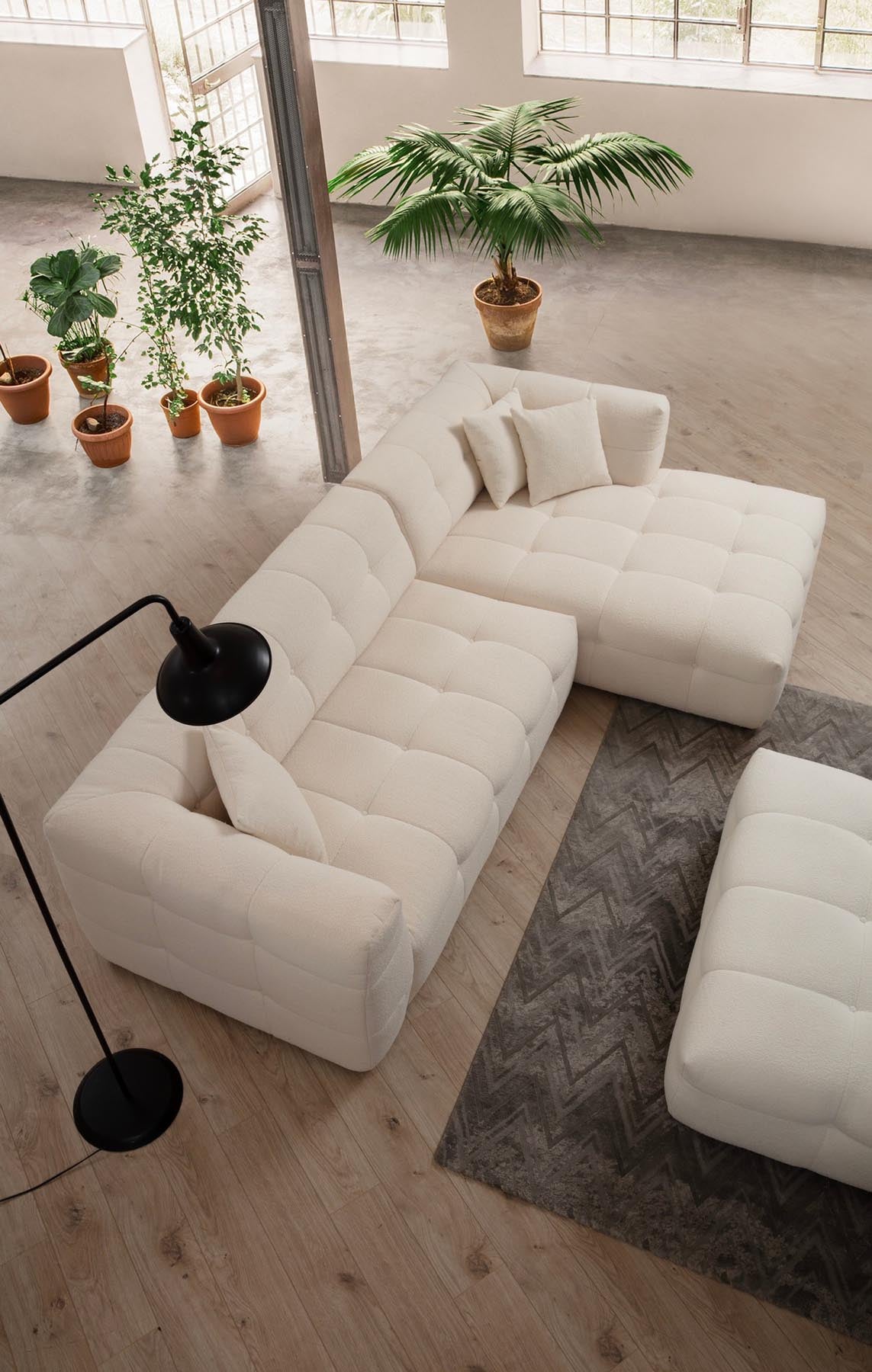 Cady 3 Seater Right - Beige in Beige präsentiert im Onlineshop von KAQTU Design AG. Ecksofa ist von Atelier Del Sofa