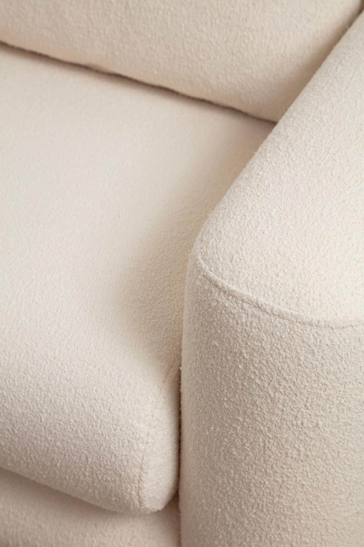 Lily Cream - 2 in Sahne präsentiert im Onlineshop von KAQTU Design AG. 2er Sofa ist von Atelier Del Sofa