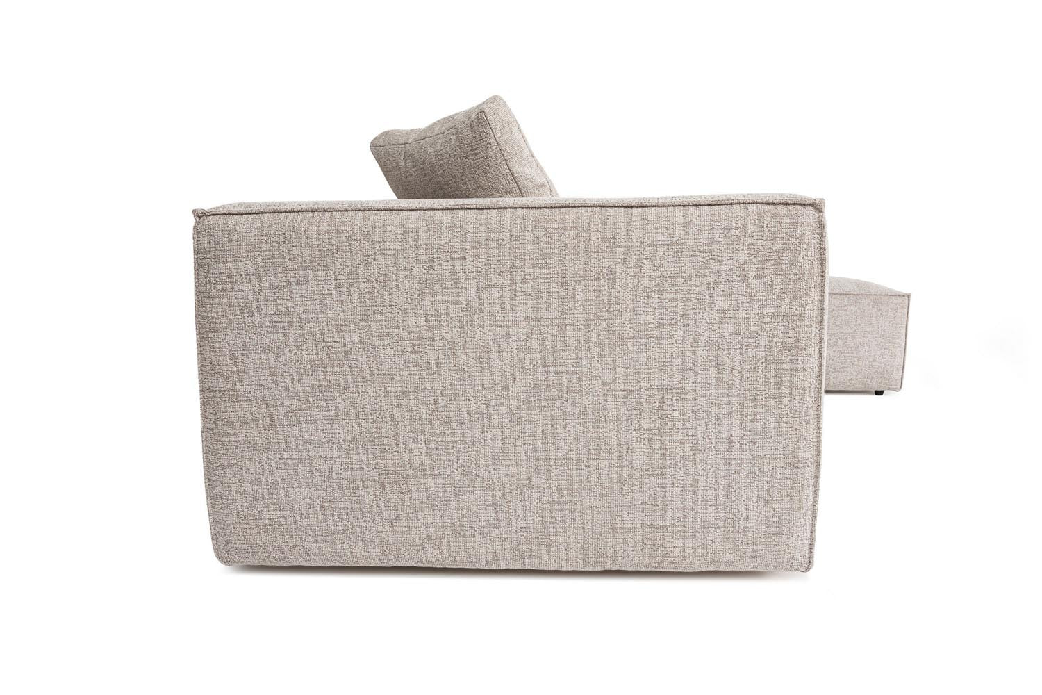 Lora (L1-O1-1R-POUFFE ) - Mocha in Mokka präsentiert im Onlineshop von KAQTU Design AG. Ecksofa ist von Atelier Del Sofa