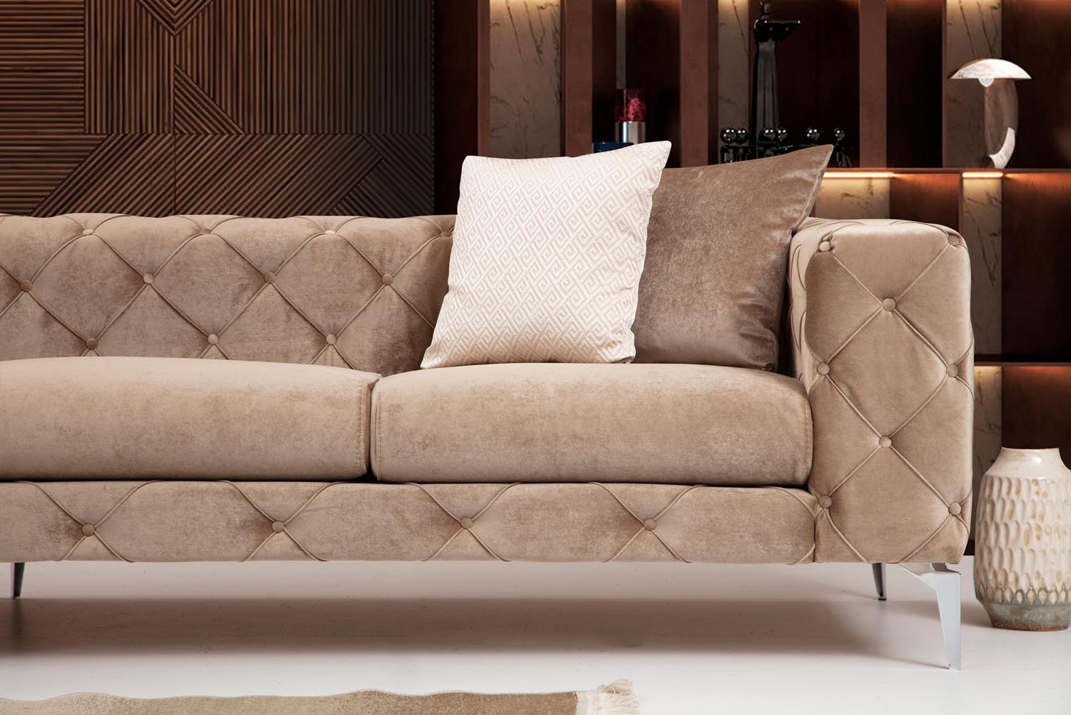 Como - Dark Cream in Dunkle Creme präsentiert im Onlineshop von KAQTU Design AG. 4er Sofa ist von Atelier Del Sofa