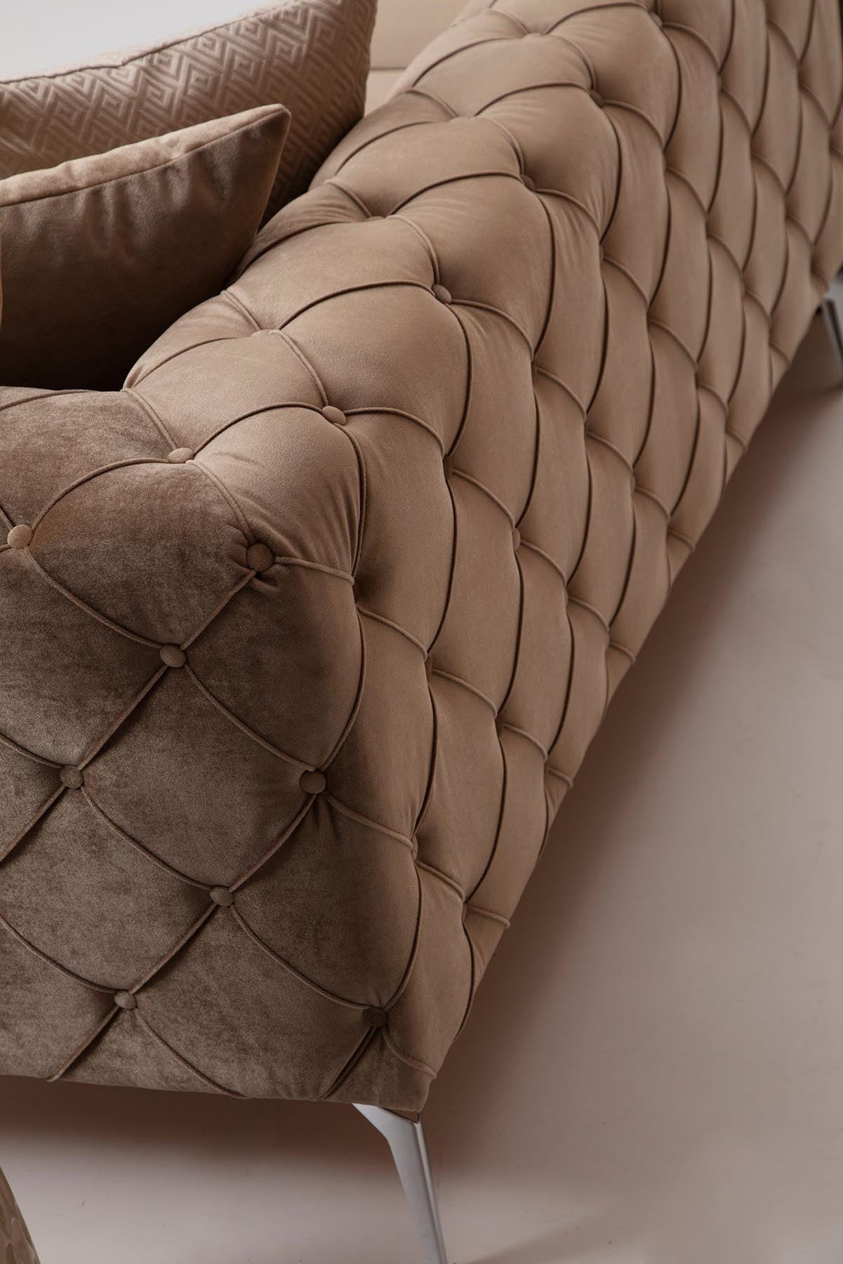 Como - Dark Cream in Dunkle Creme präsentiert im Onlineshop von KAQTU Design AG. 4er Sofa ist von Atelier Del Sofa
