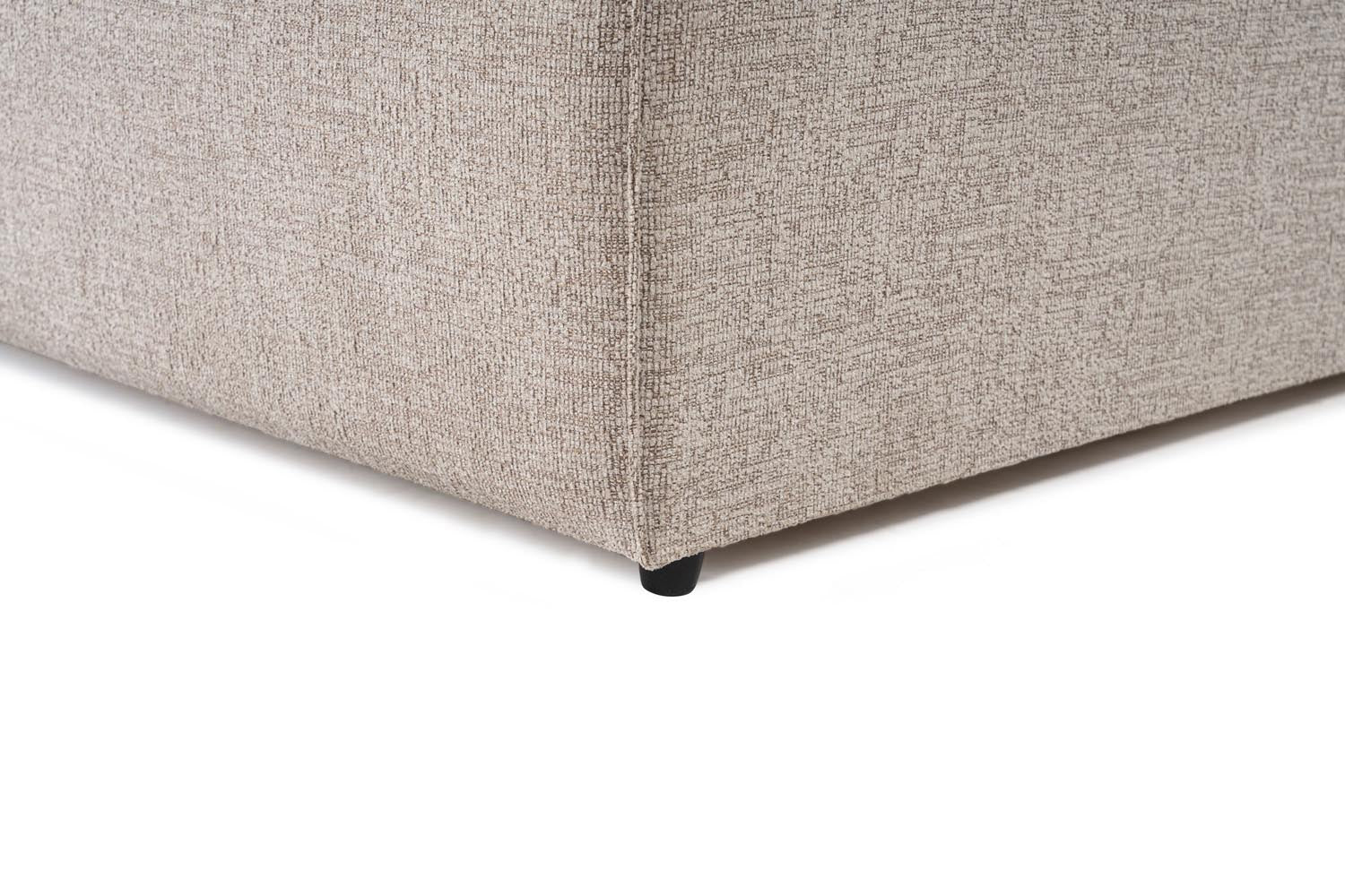 Lora O1 - Mocha in Mokka präsentiert im Onlineshop von KAQTU Design AG. Modulares Sofa ist von Atelier Del Sofa
