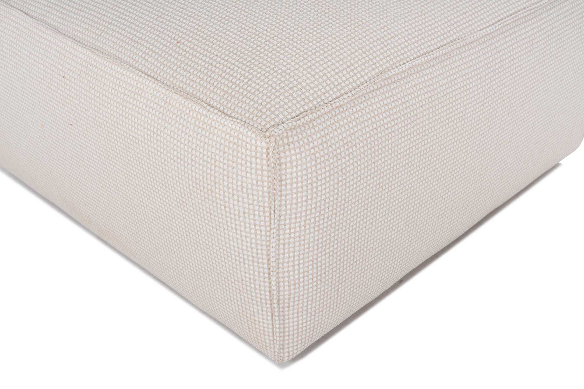 Lora Pouffe - White in Weiss präsentiert im Onlineshop von KAQTU Design AG. Pouf ist von Atelier Del Sofa