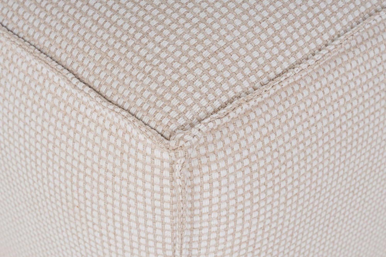 Lora Pouffe - White in Weiss präsentiert im Onlineshop von KAQTU Design AG. Pouf ist von Atelier Del Sofa