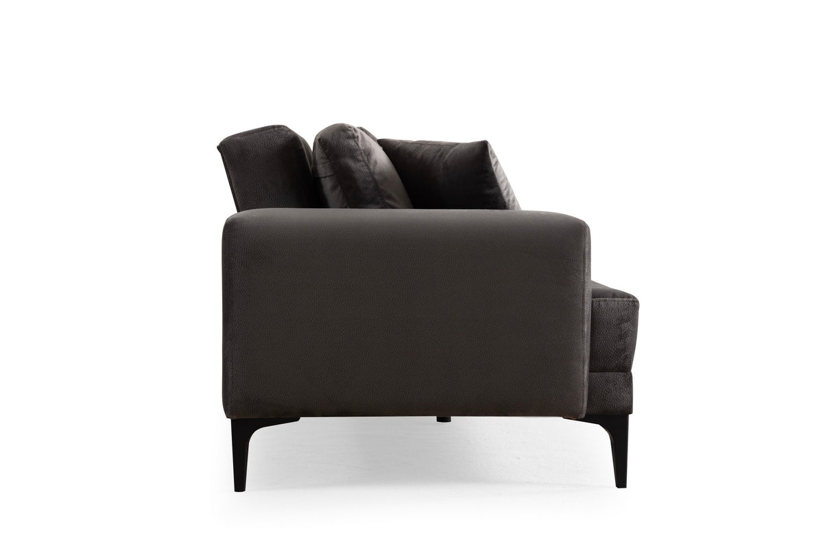 Astana 3 Sitzer Sofa - Anthrazit in Anthrazit präsentiert im Onlineshop von KAQTU Design AG. 3er Sofa ist von Atelier Del Sofa