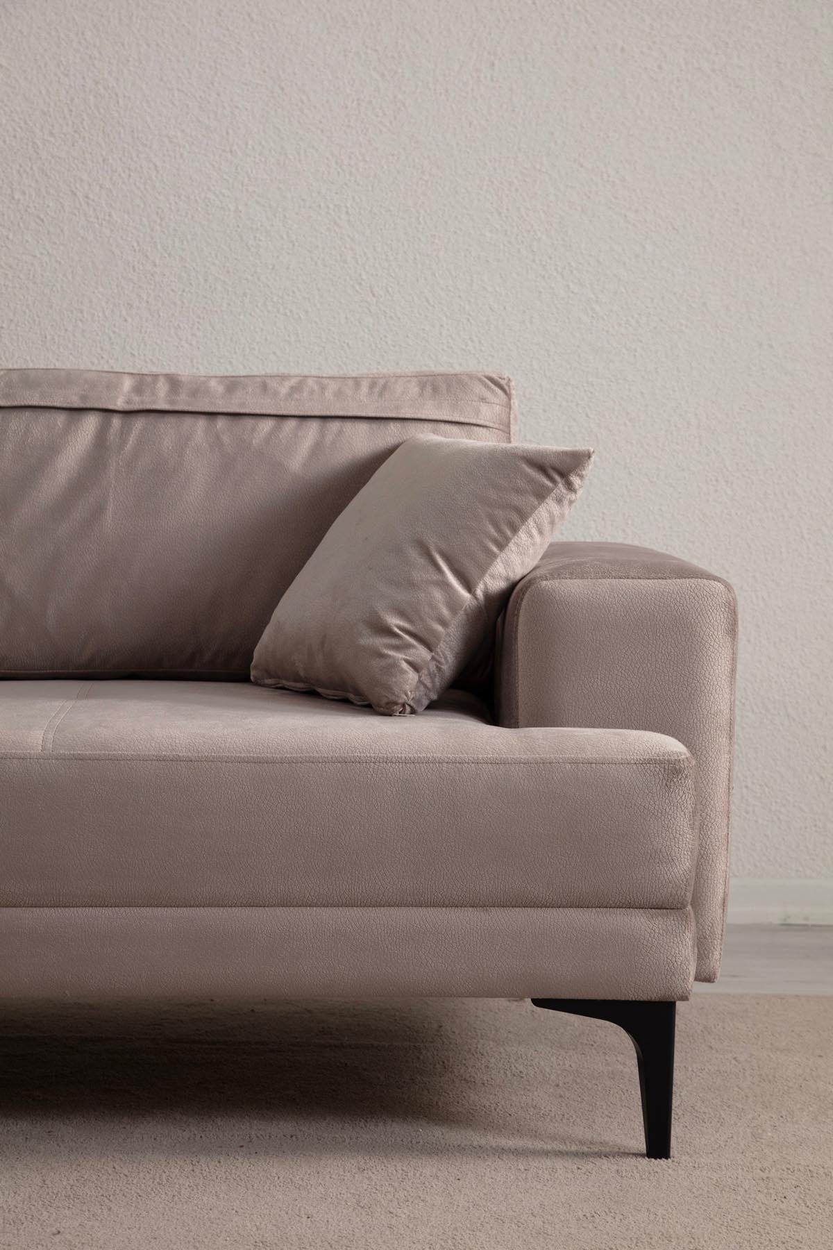 Astana 3 Seater - Beige in Beige präsentiert im Onlineshop von KAQTU Design AG. 3er Sofa ist von Atelier Del Sofa