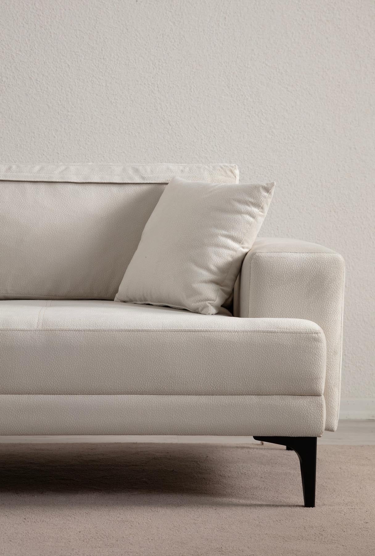 Astana 3 Seater - Ecru in Ecru präsentiert im Onlineshop von KAQTU Design AG. 3er Sofa ist von Atelier Del Sofa