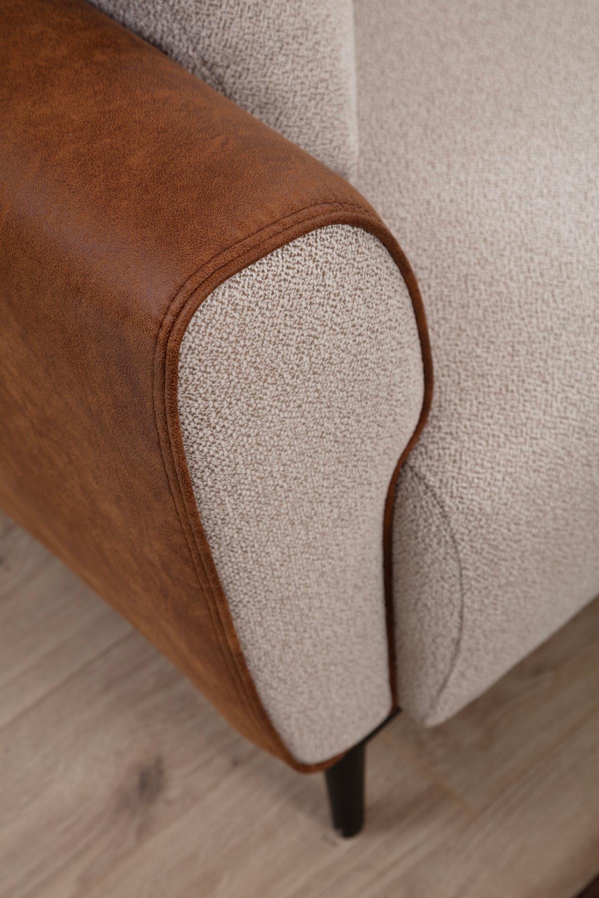 Aren - Beige in Beige Zimt präsentiert im Onlineshop von KAQTU Design AG. Modulares Sofa ist von Atelier Del Sofa