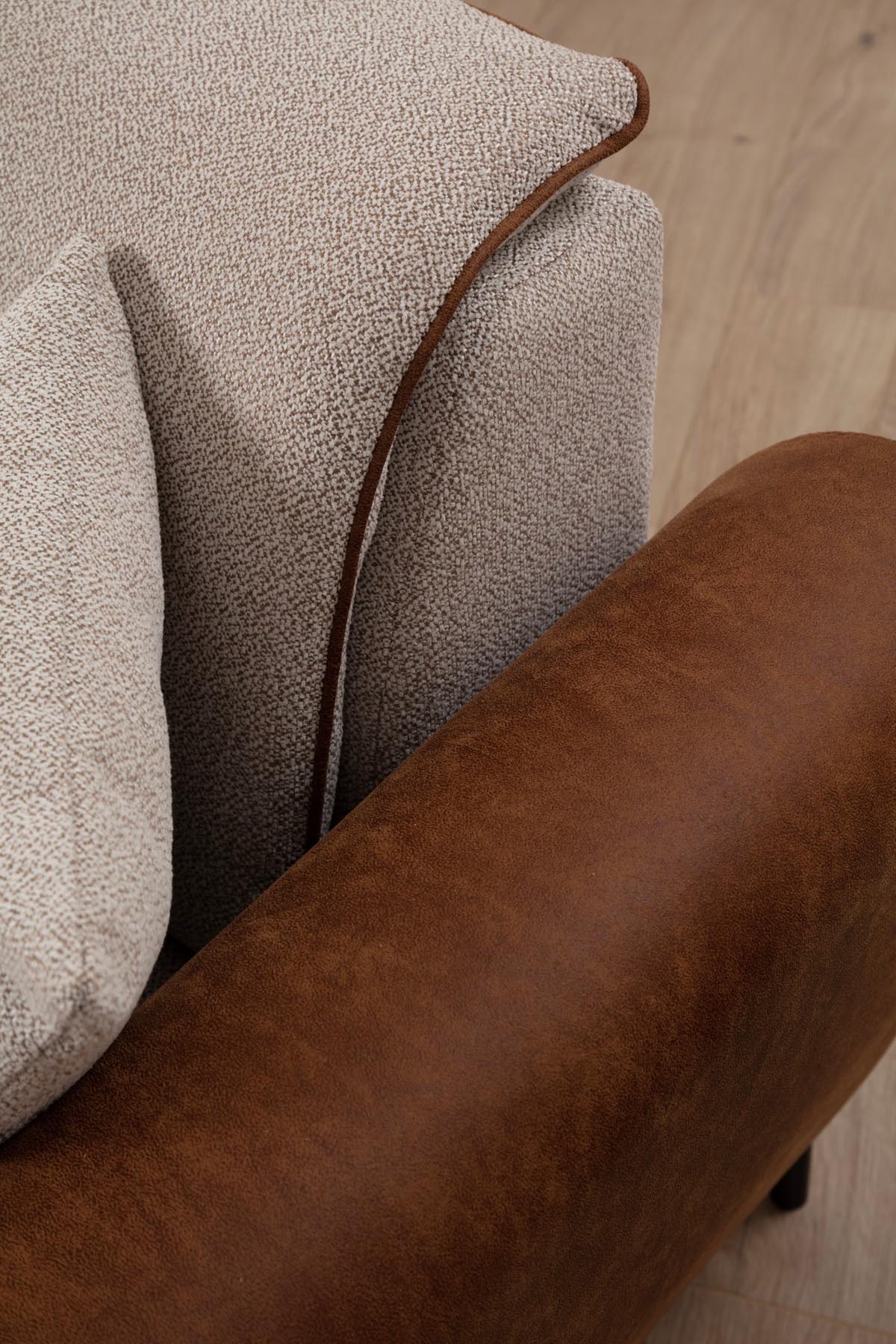 Aren - Beige in Beige Zimt präsentiert im Onlineshop von KAQTU Design AG. Modulares Sofa ist von Atelier Del Sofa