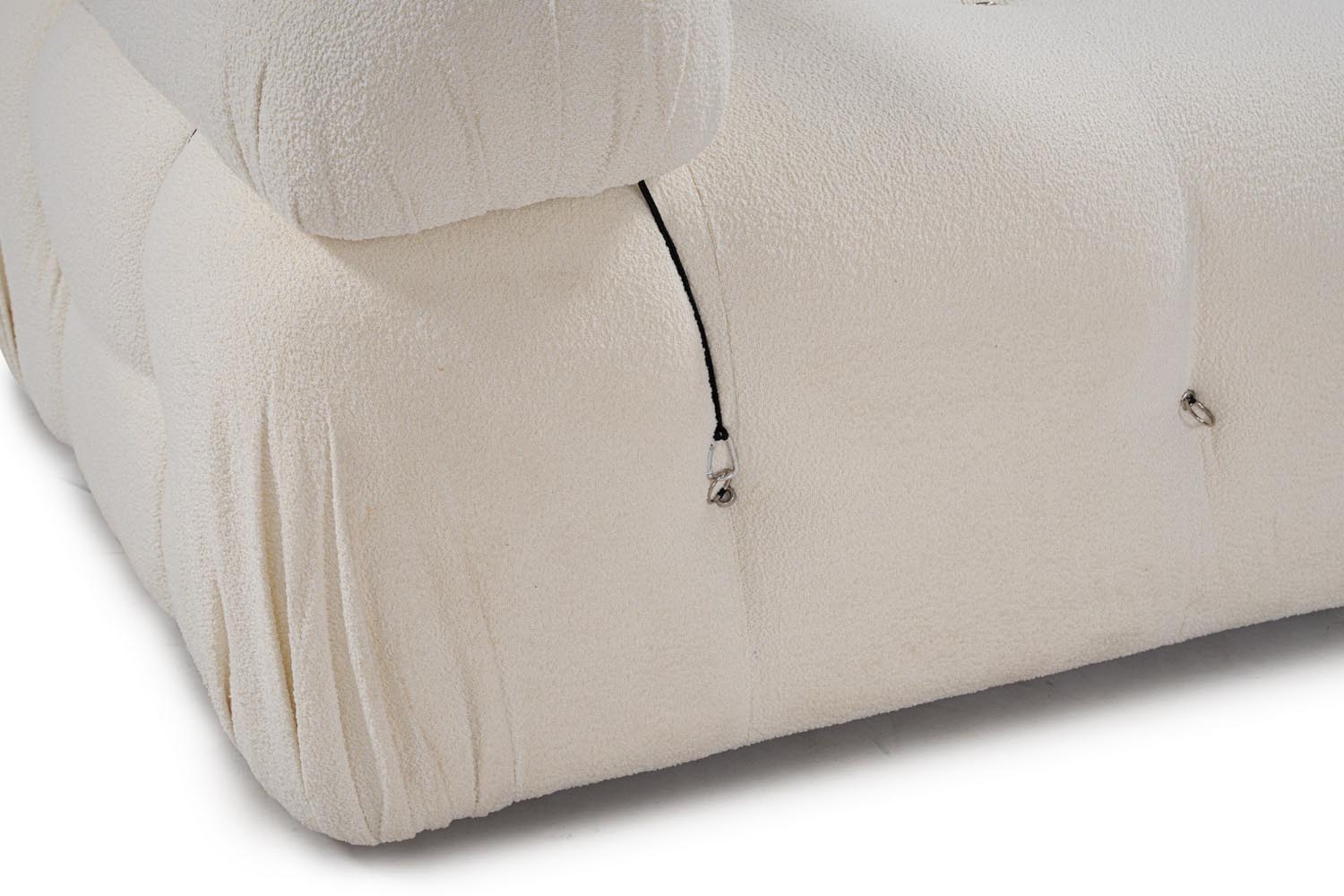 Bubble 3 Seater ( L1-O1-1R) V2 - Bouclette in Weiss präsentiert im Onlineshop von KAQTU Design AG. 3er Sofa ist von Atelier Del Sofa