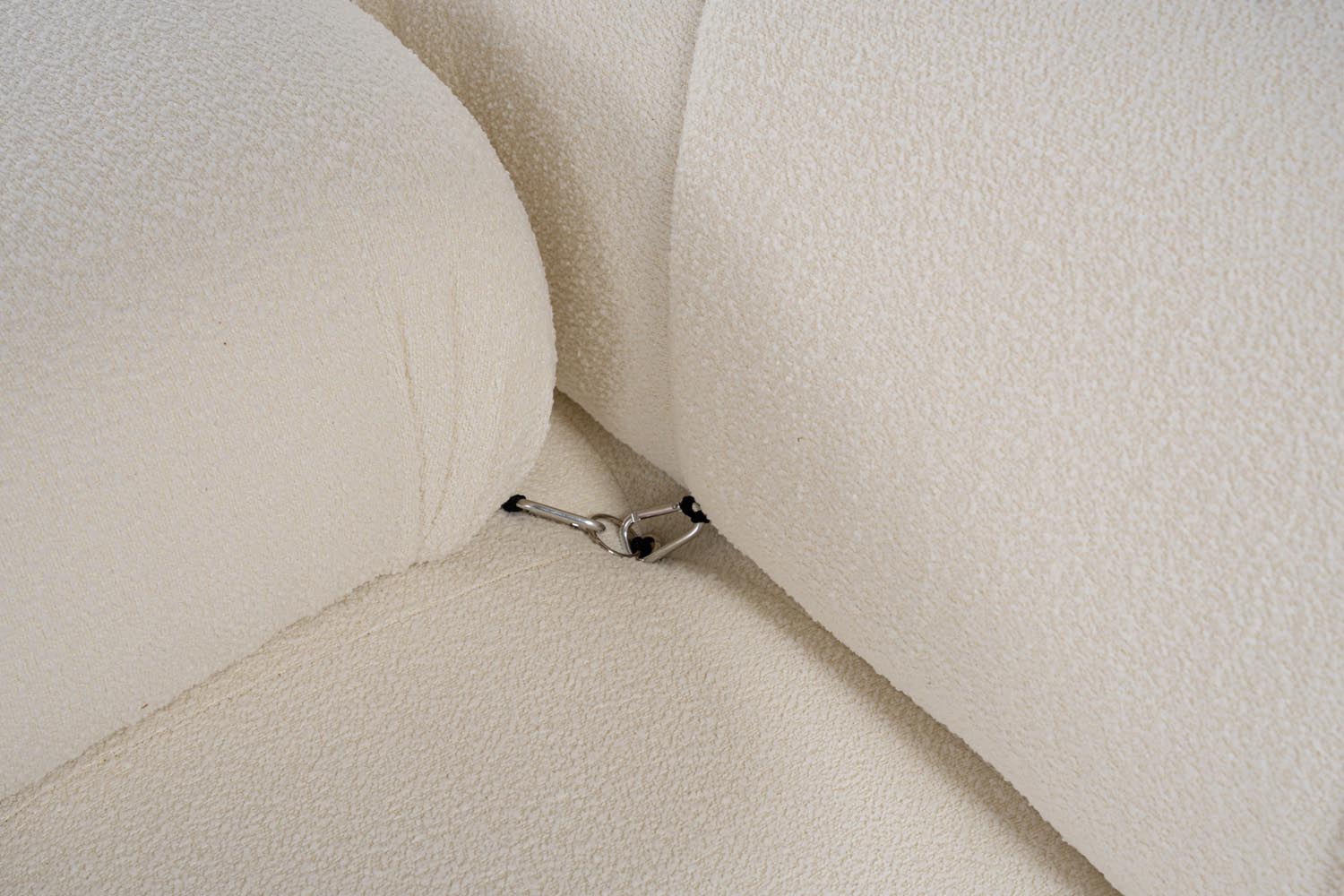 Bubble Beige L1-O1-1R-PUF in Weiss präsentiert im Onlineshop von KAQTU Design AG. Ecksofa ist von Atelier Del Sofa