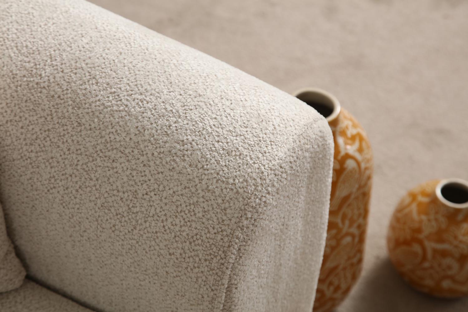 Lyke 3 Seater - Cream in Sahne präsentiert im Onlineshop von KAQTU Design AG. Bettsofa ist von Atelier Del Sofa
