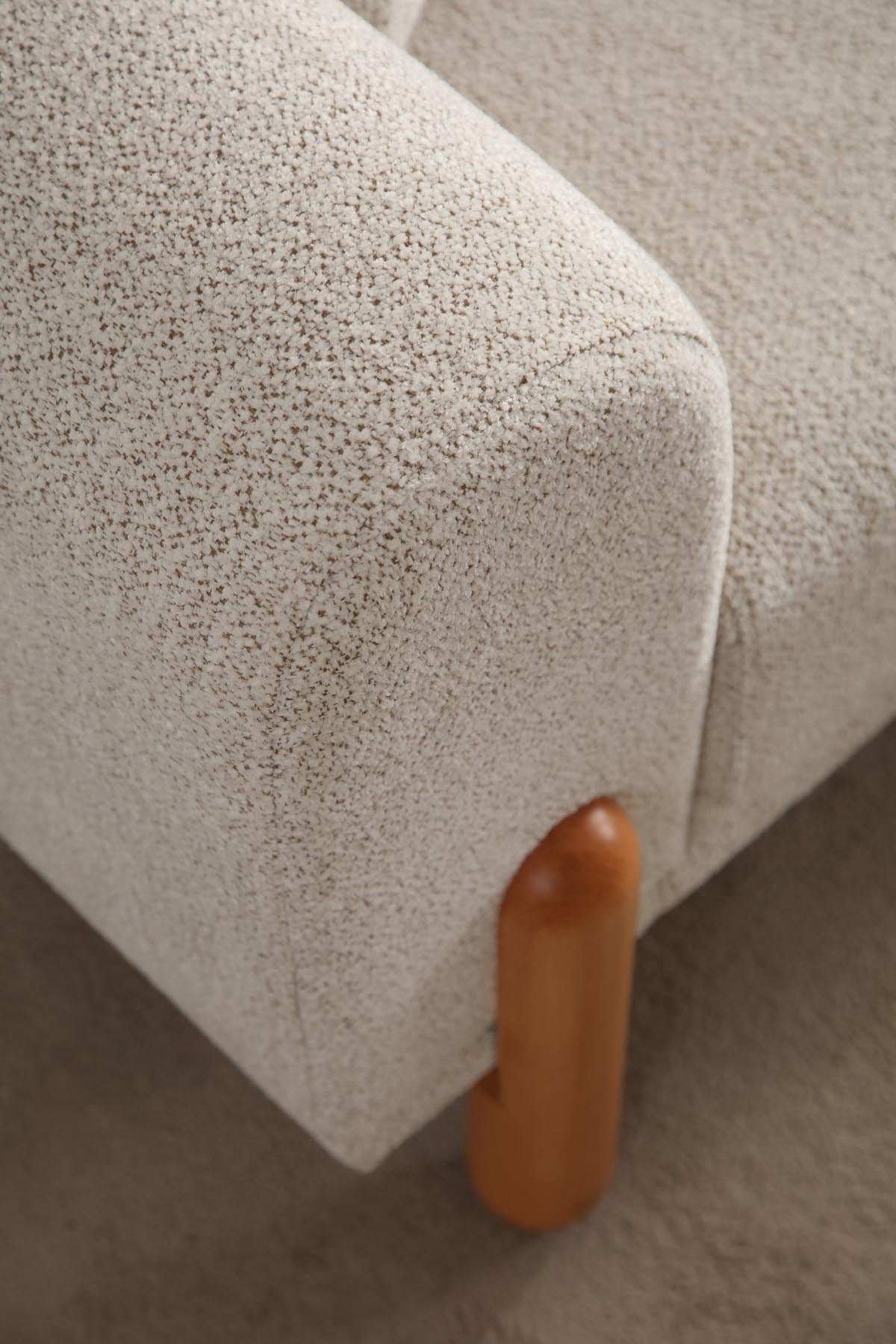 Lyke 3 Seater - Cream in Sahne präsentiert im Onlineshop von KAQTU Design AG. Bettsofa ist von Atelier Del Sofa