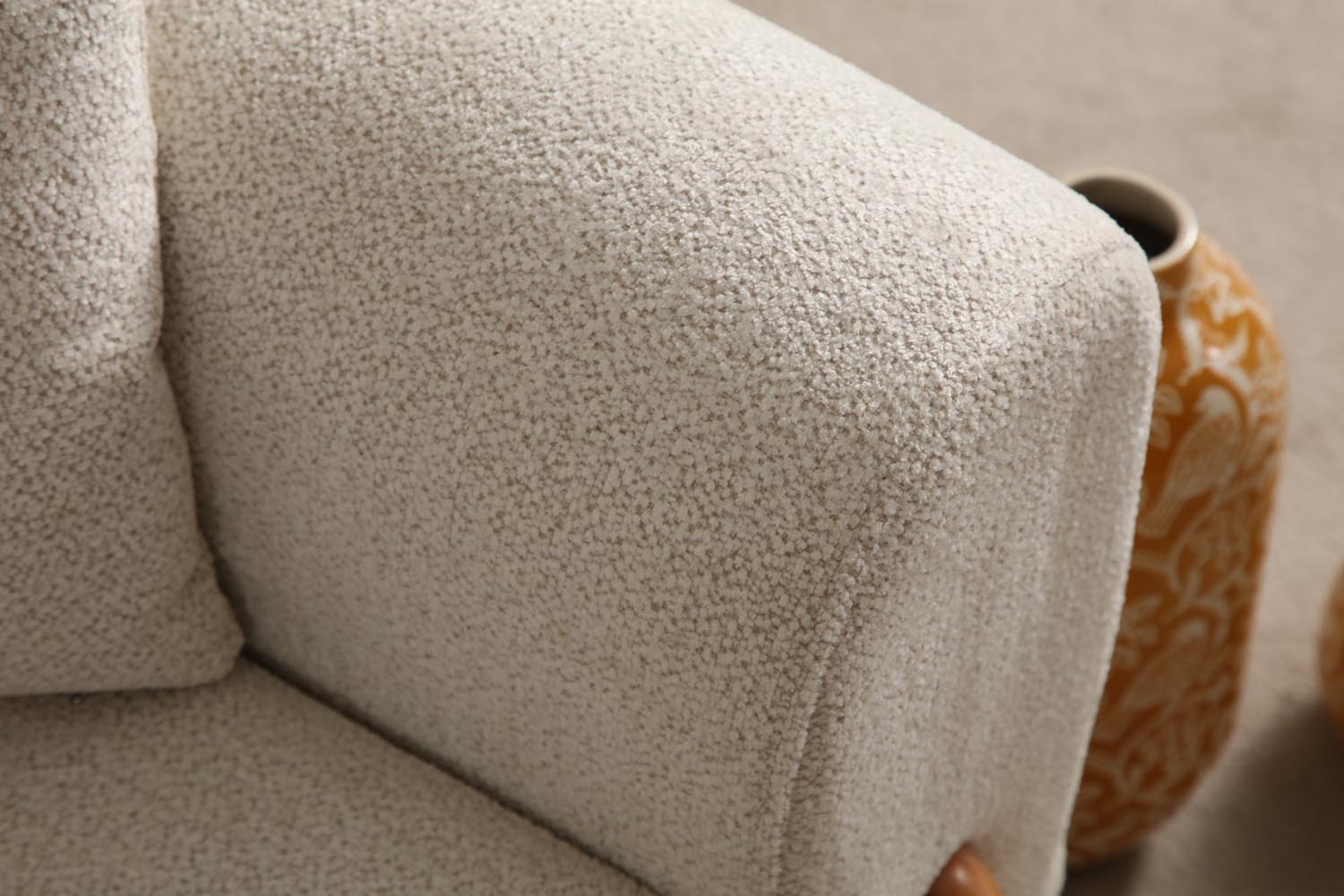 Lyke 3 Seater - Cream in Sahne präsentiert im Onlineshop von KAQTU Design AG. Bettsofa ist von Atelier Del Sofa