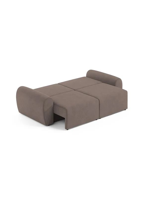 Braunes 3-Sitzer Sofa Mono P von Hanah Home mit Buchenholzgestell, Kunststoffbeinen und gepolsterten Sitz- und Rückenkissen im Wohnzimmer.