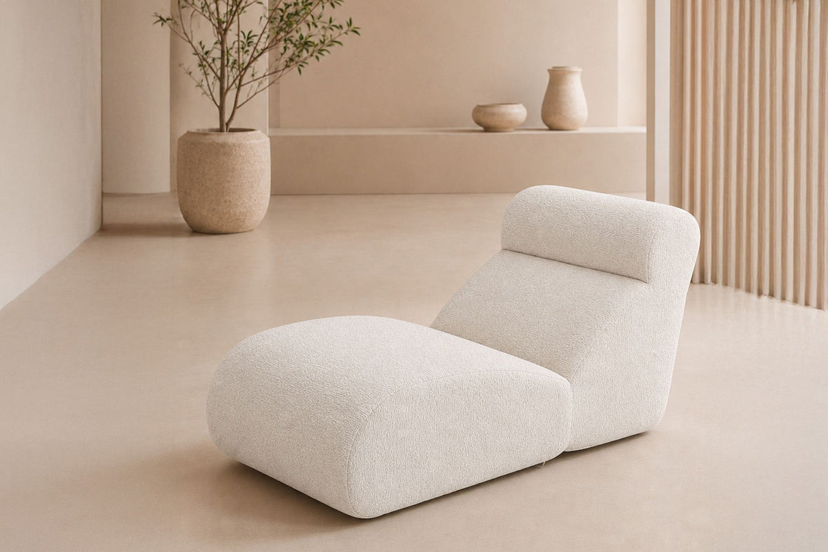 Weisses Tagesbett Happy Relax von Hanah Home aus Schaumstoff, rahmenlose Bauform, kompakte Liegefläche, Frontalansicht des Möbelstücks.