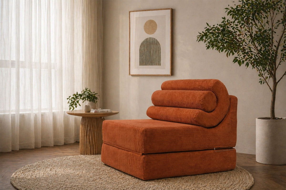 Zimtfarbenes 1-Sitzer Schlafsofa ohne Gestell aus 28 DNS Schaumstoff, kompakte Form, wandelbar zum Bett mit Liegefläche 200 cm.