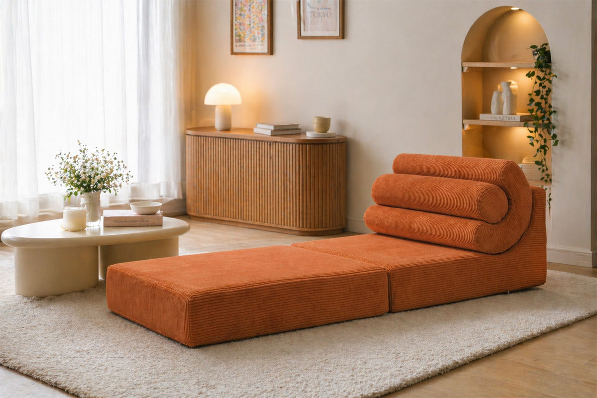 Zimtfarbenes 1-Sitzer Schlafsofa ohne Gestell aus 28 DNS Schaumstoff, kompakte Form, wandelbar zum Bett mit Liegefläche 200 cm.