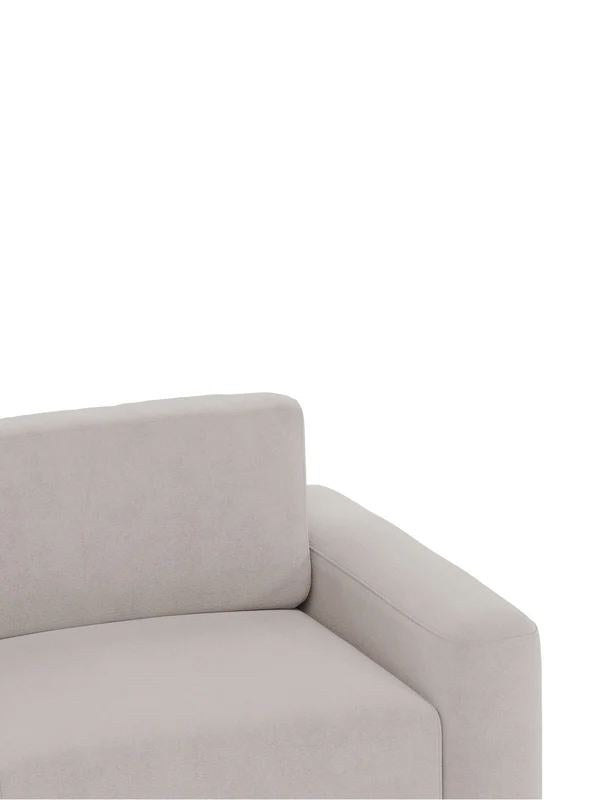 Ecrufarbenes 3-Sitzer Sofa Mono Lilly mit Gestell aus Buchenholz und Spanplatte, Kunststoffbeinen und gepolsterten Sitzkissen.