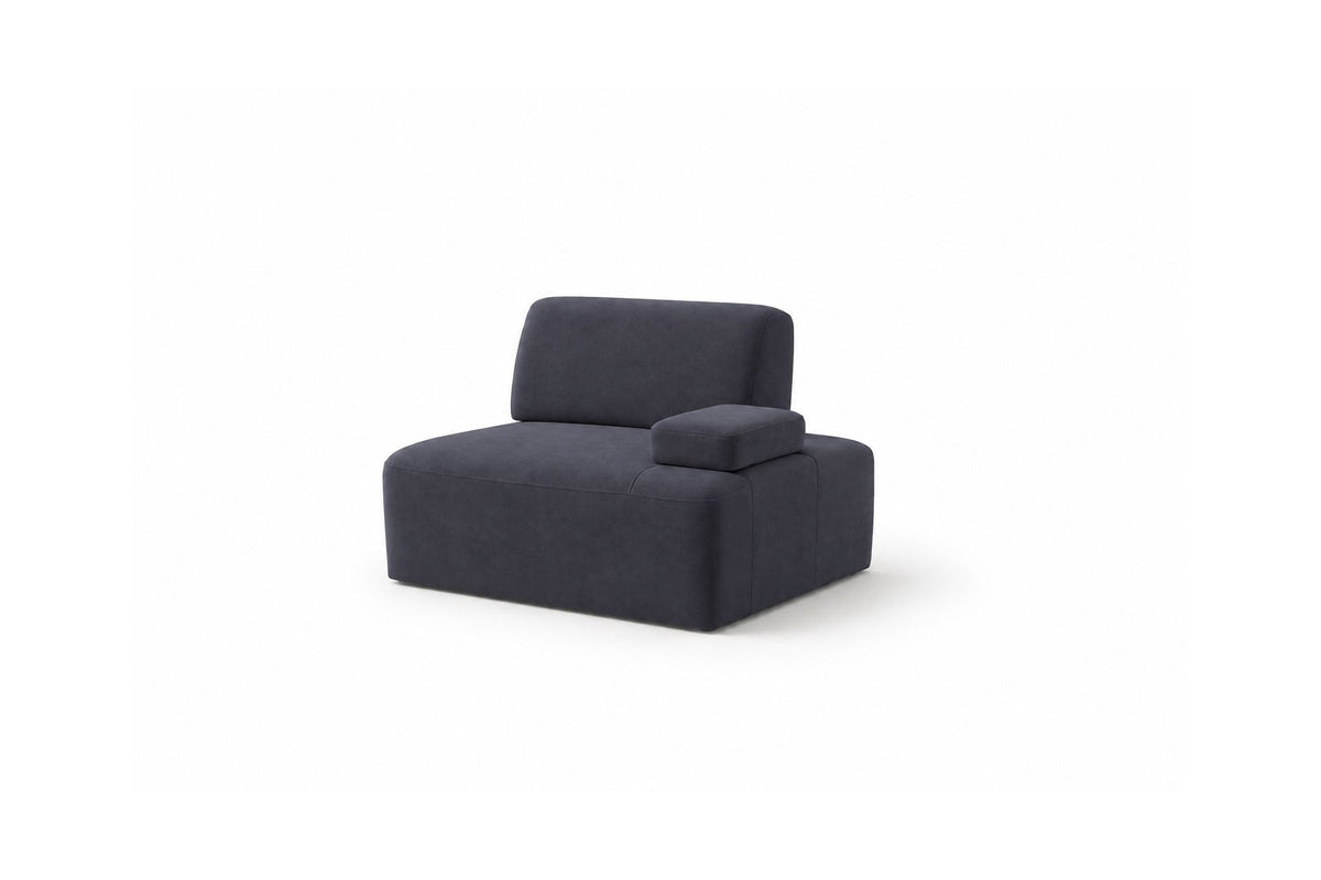 Petrolblaues 3-Sitzer Sofa Madlen von Hanah Home mit niedrigen Kunststoffbeinen, Polyesterbezug und zwei Kissen auf hellem Hintergrund.