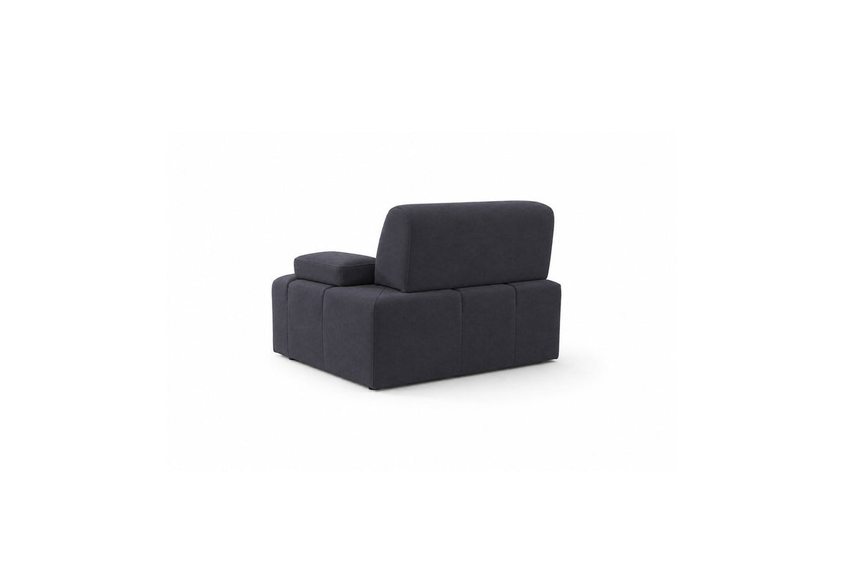 Petrolblaues 3-Sitzer Sofa Madlen von Hanah Home mit niedrigen Kunststoffbeinen, Polyesterbezug und zwei Kissen auf hellem Hintergrund.