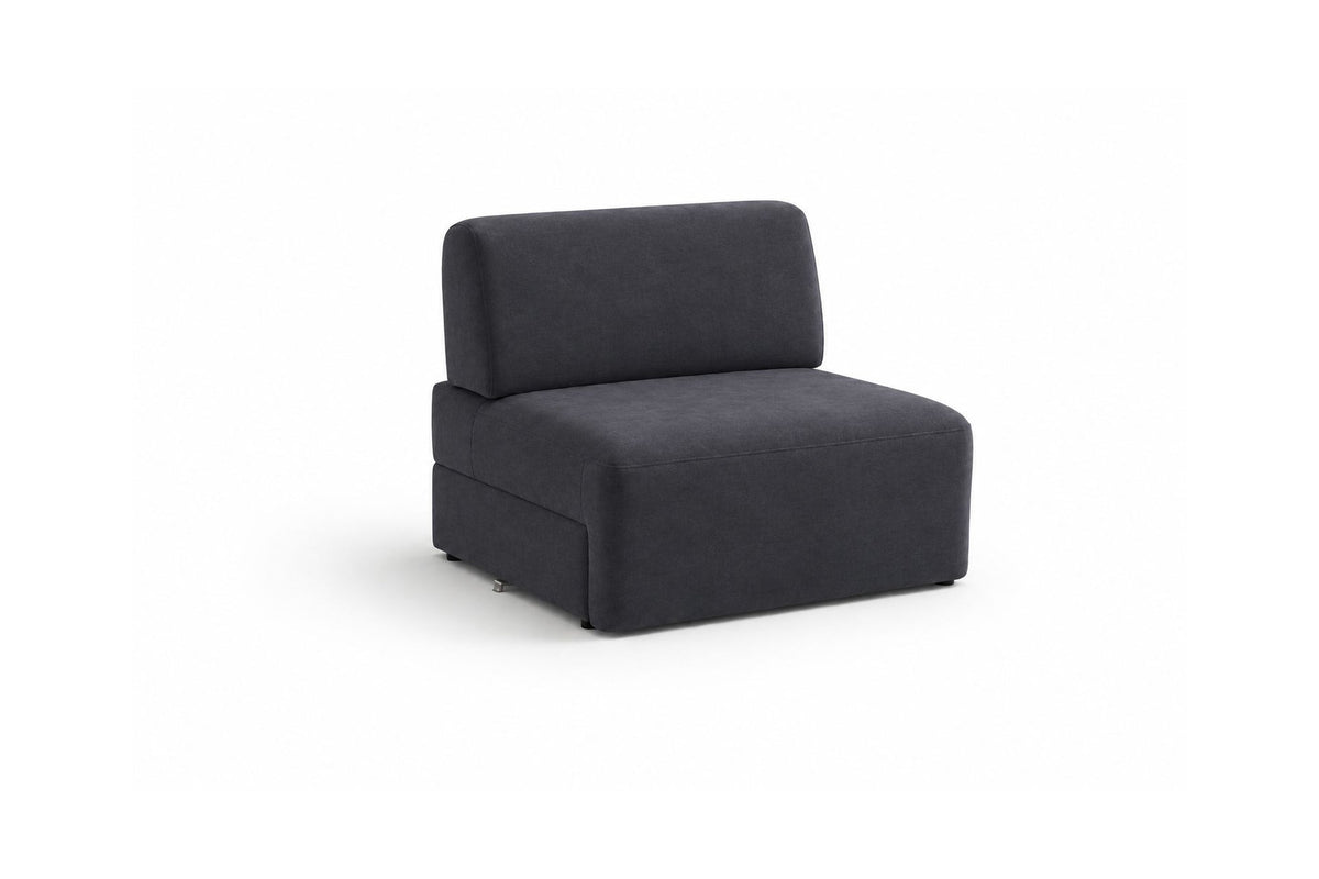 Petrolblaues 4-Sitzer Sofa Madlen mit niedrigen Kunststoffbeinen, Polyesterbezug, zwei Kissen und sichtbarem Staufach unter der Sitzfläche.