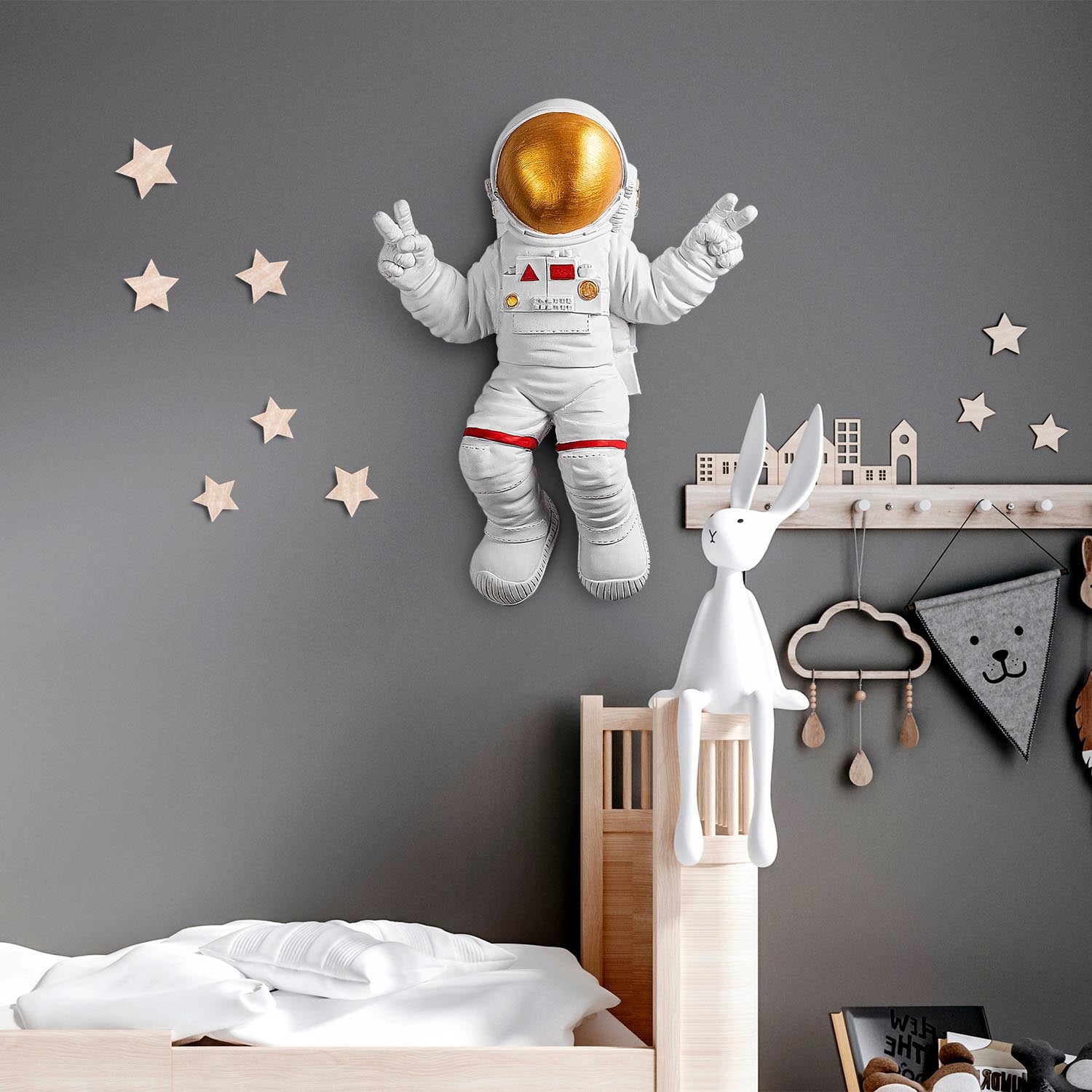 Peace Sign Astronaut - 1 in Weisses Gold präsentiert im Onlineshop von KAQTU Design AG. Wanddeko ist von Wallity