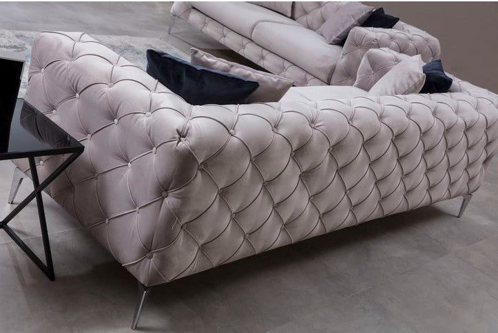 Como - Light Grey in Hellgrau präsentiert im Onlineshop von KAQTU Design AG. 3er Sofa ist von Atelier Del Sofa