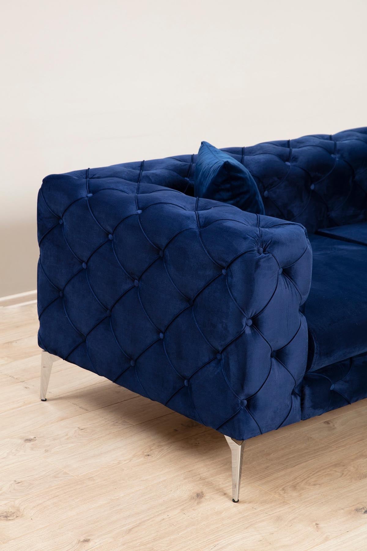 Como - Navy Blue in Marineblau präsentiert im Onlineshop von KAQTU Design AG. 3er Sofa ist von Atelier Del Sofa