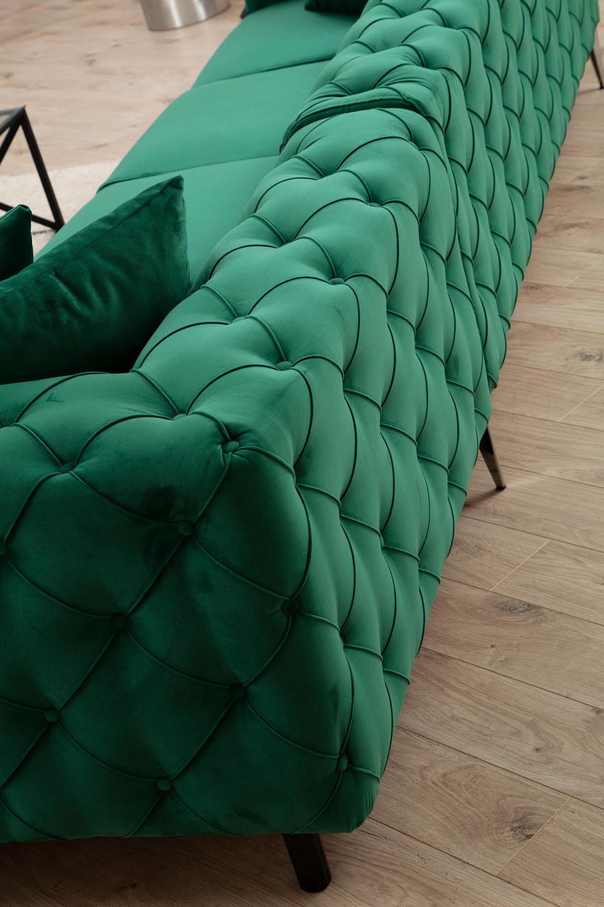 Como Right - Green in Grün präsentiert im Onlineshop von KAQTU Design AG. Ecksofa ist von Atelier Del Sofa