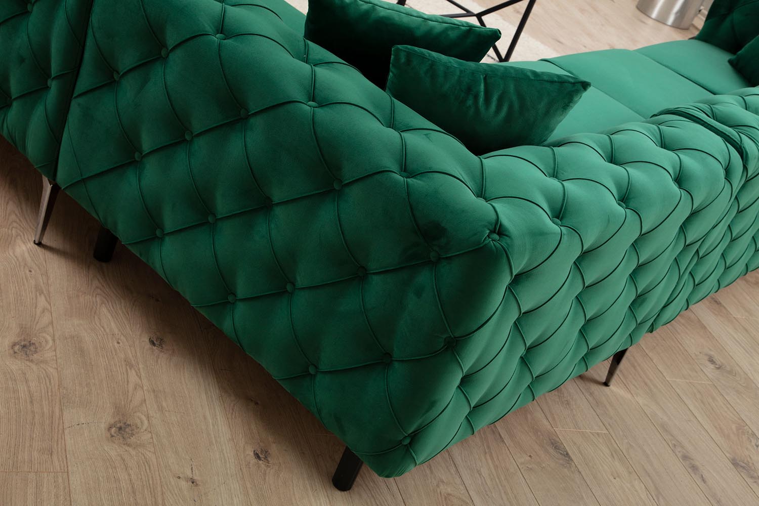 Como Right - Green in Grün präsentiert im Onlineshop von KAQTU Design AG. Ecksofa ist von Atelier Del Sofa