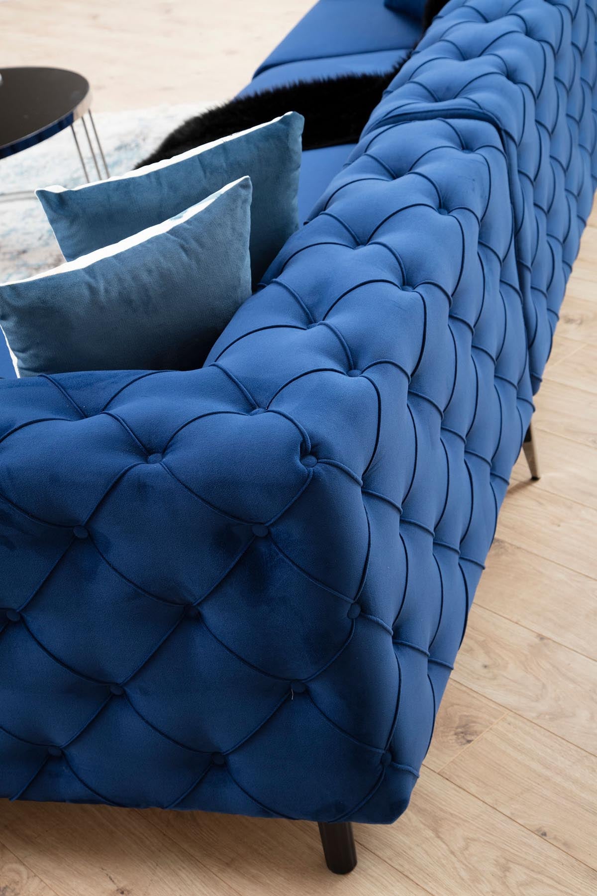 Como Left - Navy Blue in Marineblau präsentiert im Onlineshop von KAQTU Design AG. Ecksofa ist von Atelier Del Sofa