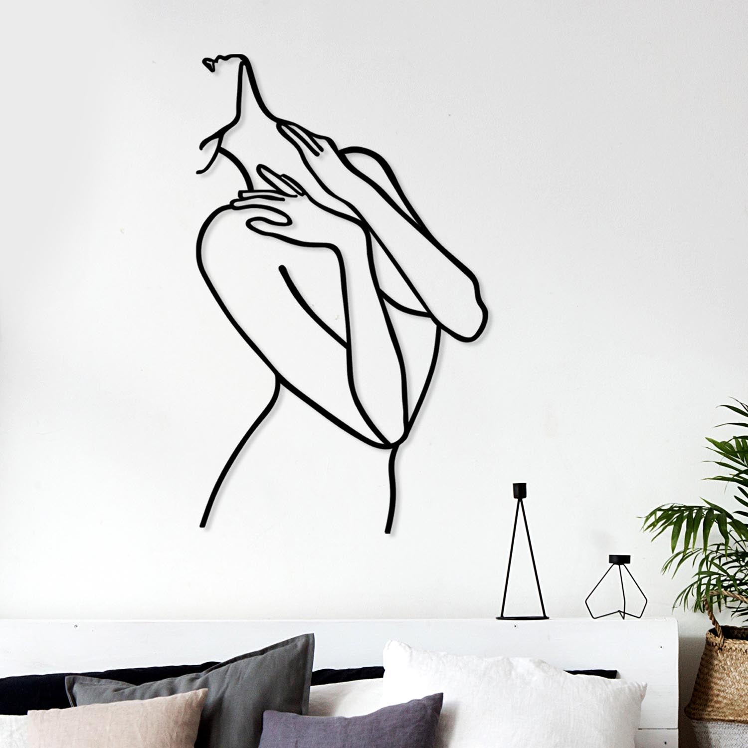 Woman Lines in Schwarz präsentiert im Onlineshop von KAQTU Design AG. Wanddeko ist von Wallity