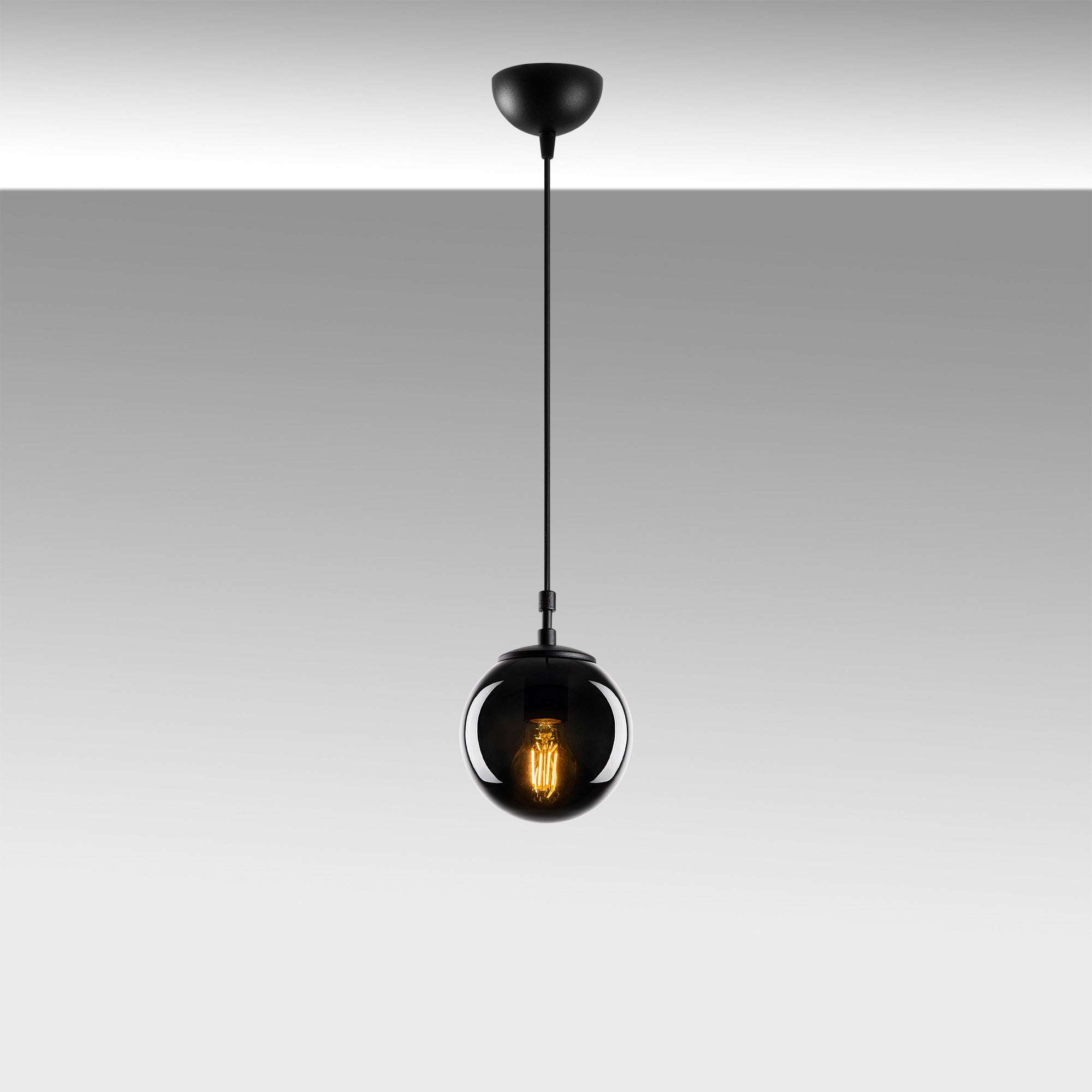 Efe - 2155 in Schwarz
 Rauch präsentiert im Onlineshop von KAQTU Design AG. Pendelleuchte ist von Opviq