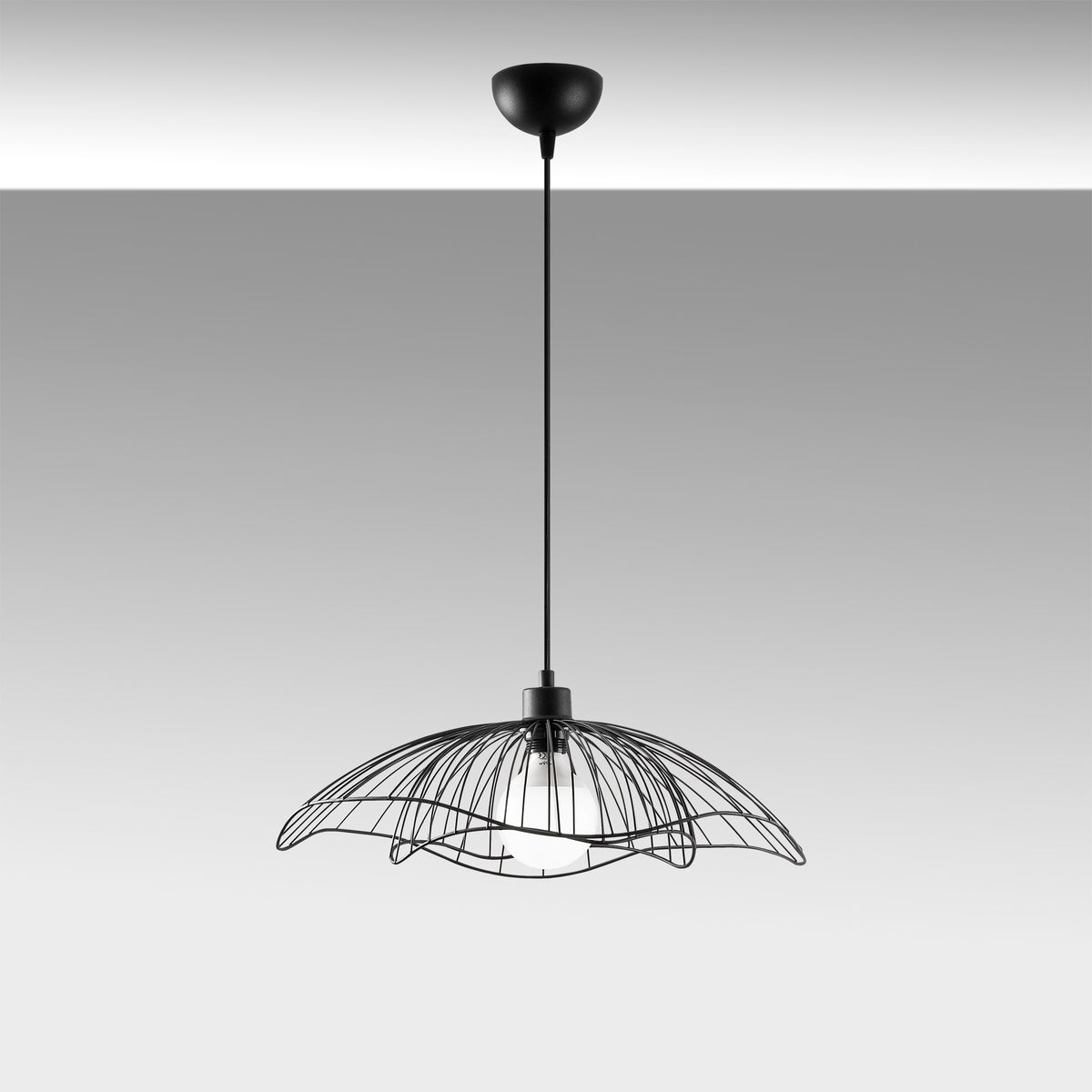 Farac Pendellampe - Schwarz in Schwarz präsentiert im Onlineshop von KAQTU Design AG. Pendelleuchte ist von Opviq