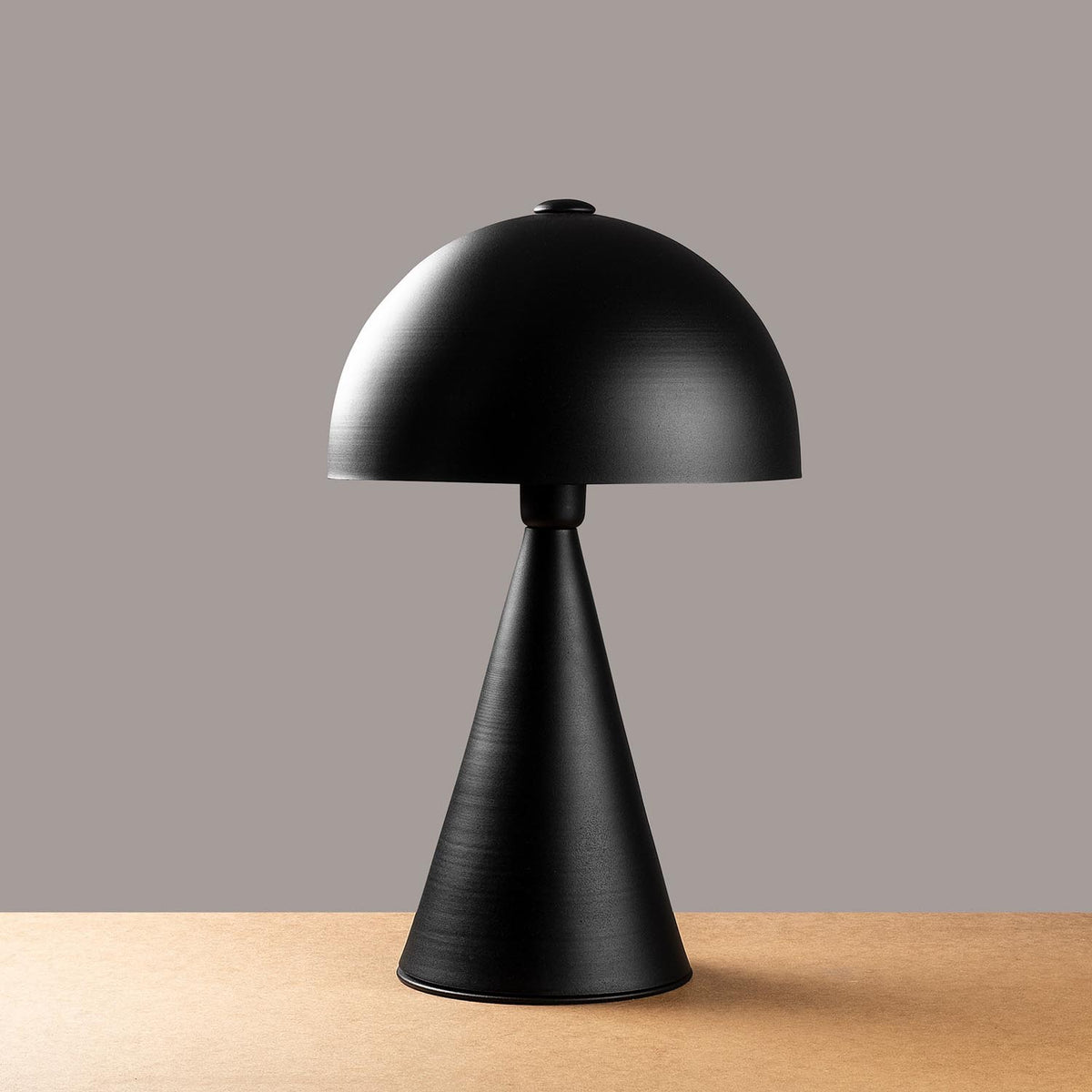 Dodo Tischleuchte - Schwarz in Schwarz präsentiert im Onlineshop von KAQTU Design AG. Tischleuchte ist von Opviq