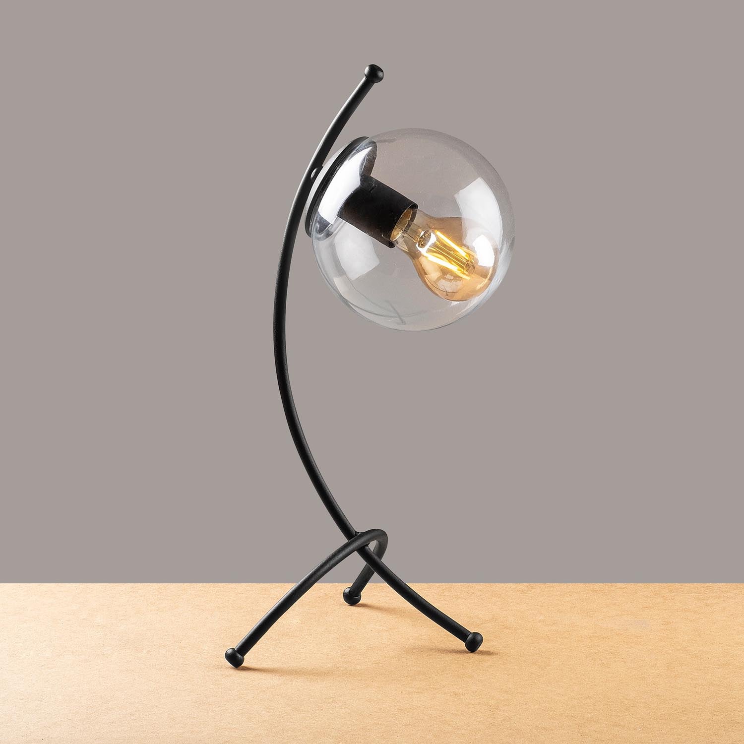Yay - 5015 in Schwarz präsentiert im Onlineshop von KAQTU Design AG. Tischleuchte ist von Opviq