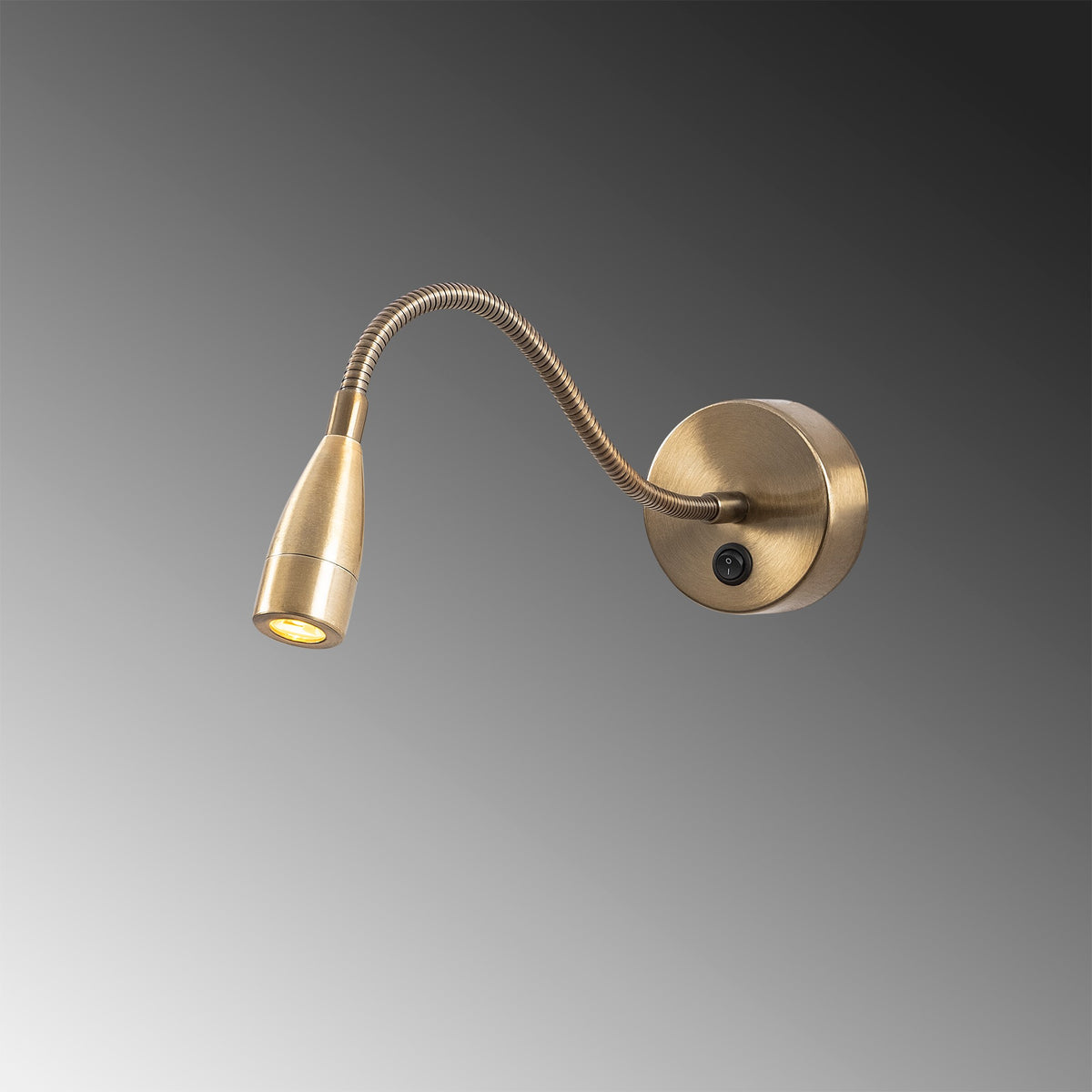 Reading Wandleuchte - Vintage in Vintage präsentiert im Onlineshop von KAQTU Design AG. Wandleuchte ist von Opviq