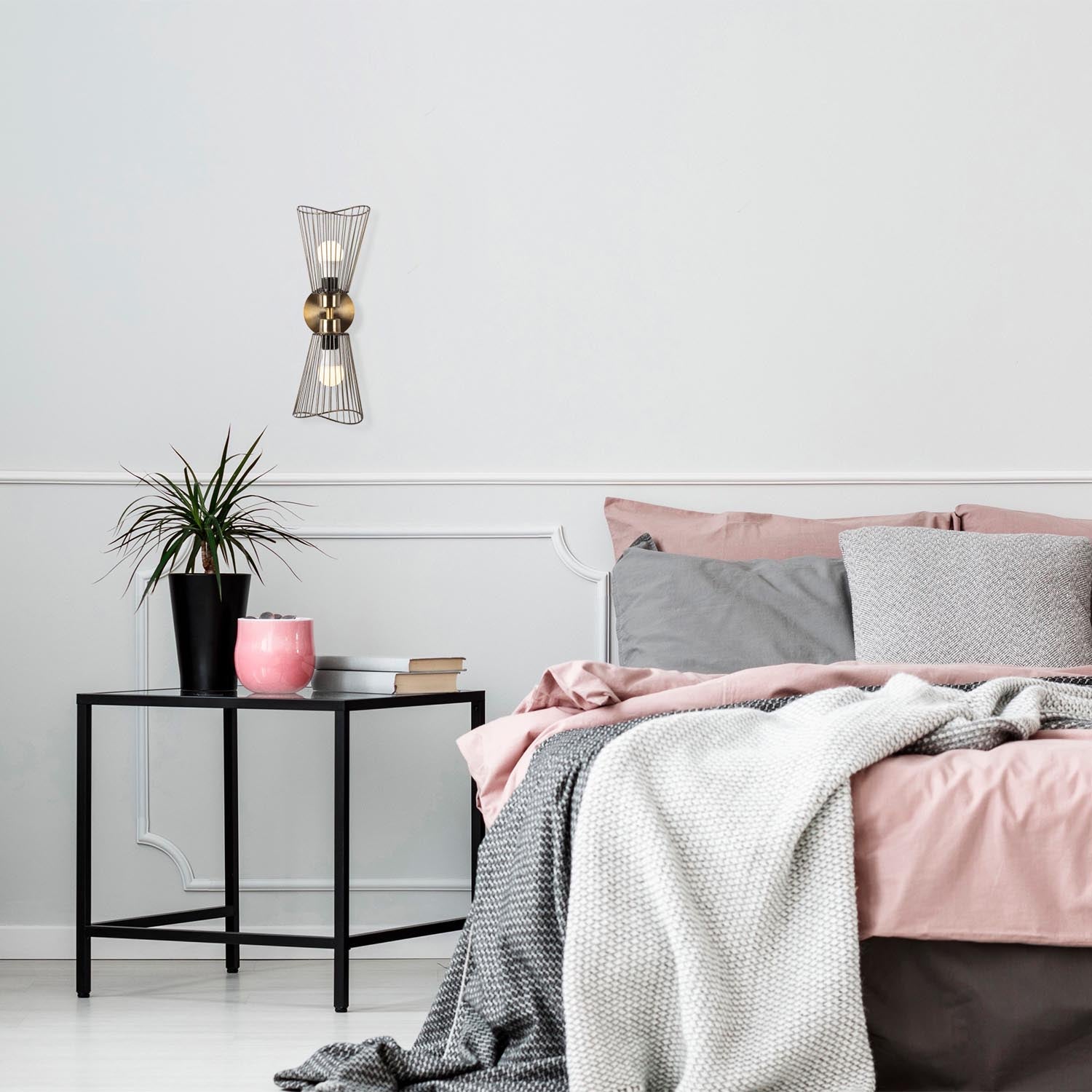 Zeyno - 3296 in Vintage präsentiert im Onlineshop von KAQTU Design AG. Wandleuchte ist von Opviq
